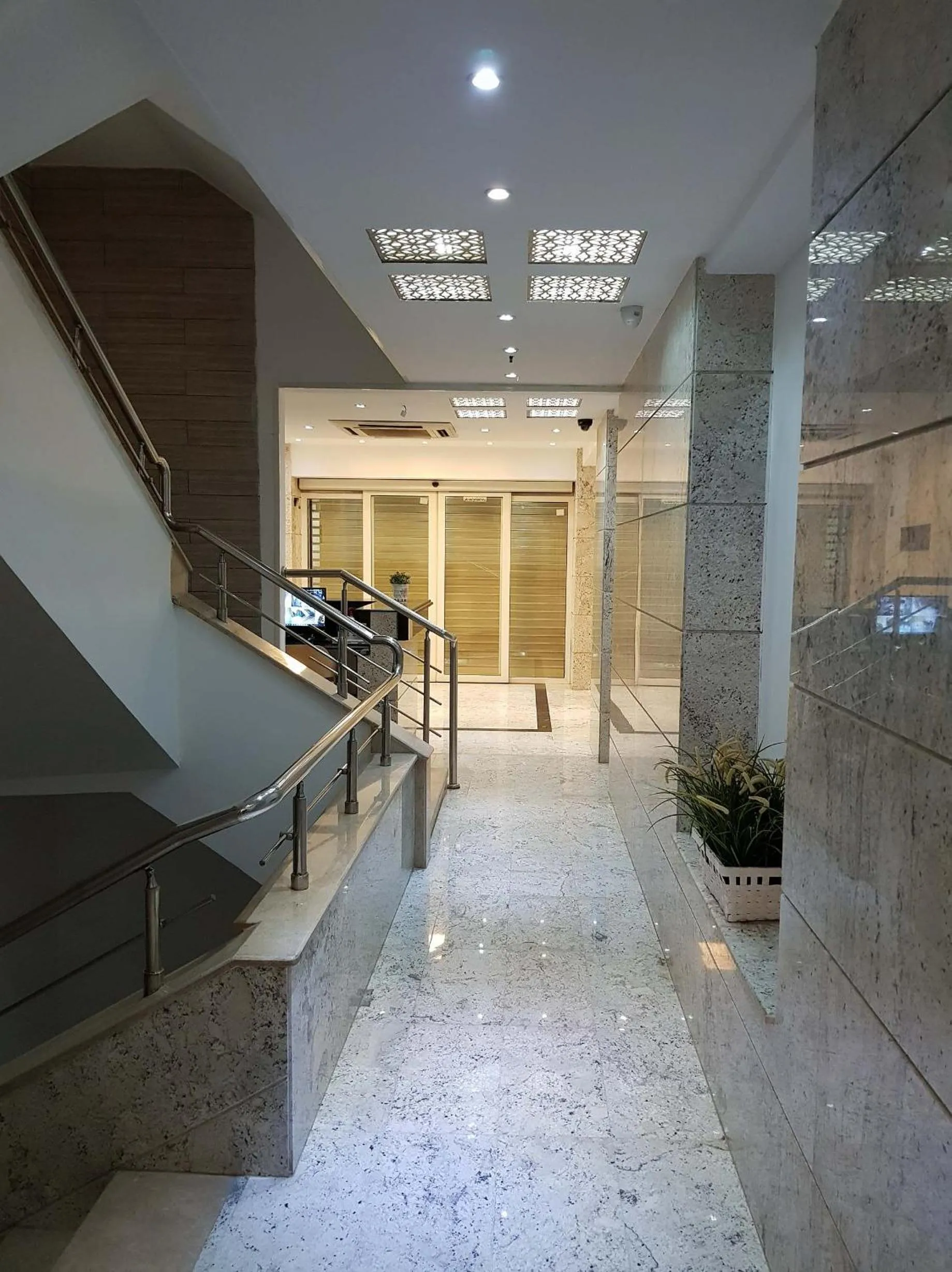 Facade/entrance in Lilly Apartments