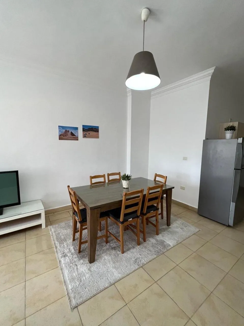 Dining area in Lilly Apartments
