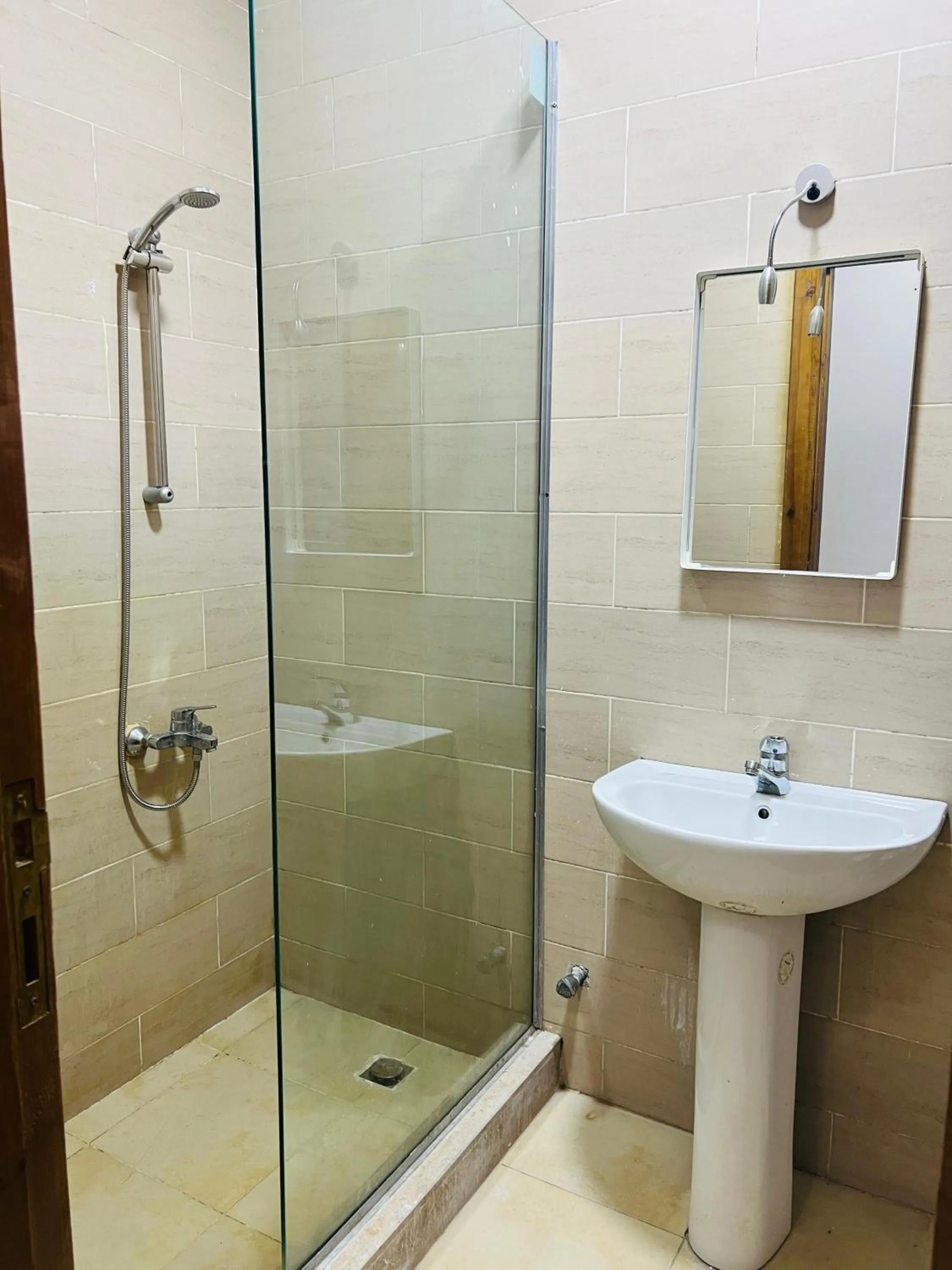 Shower in Lilly Apartments