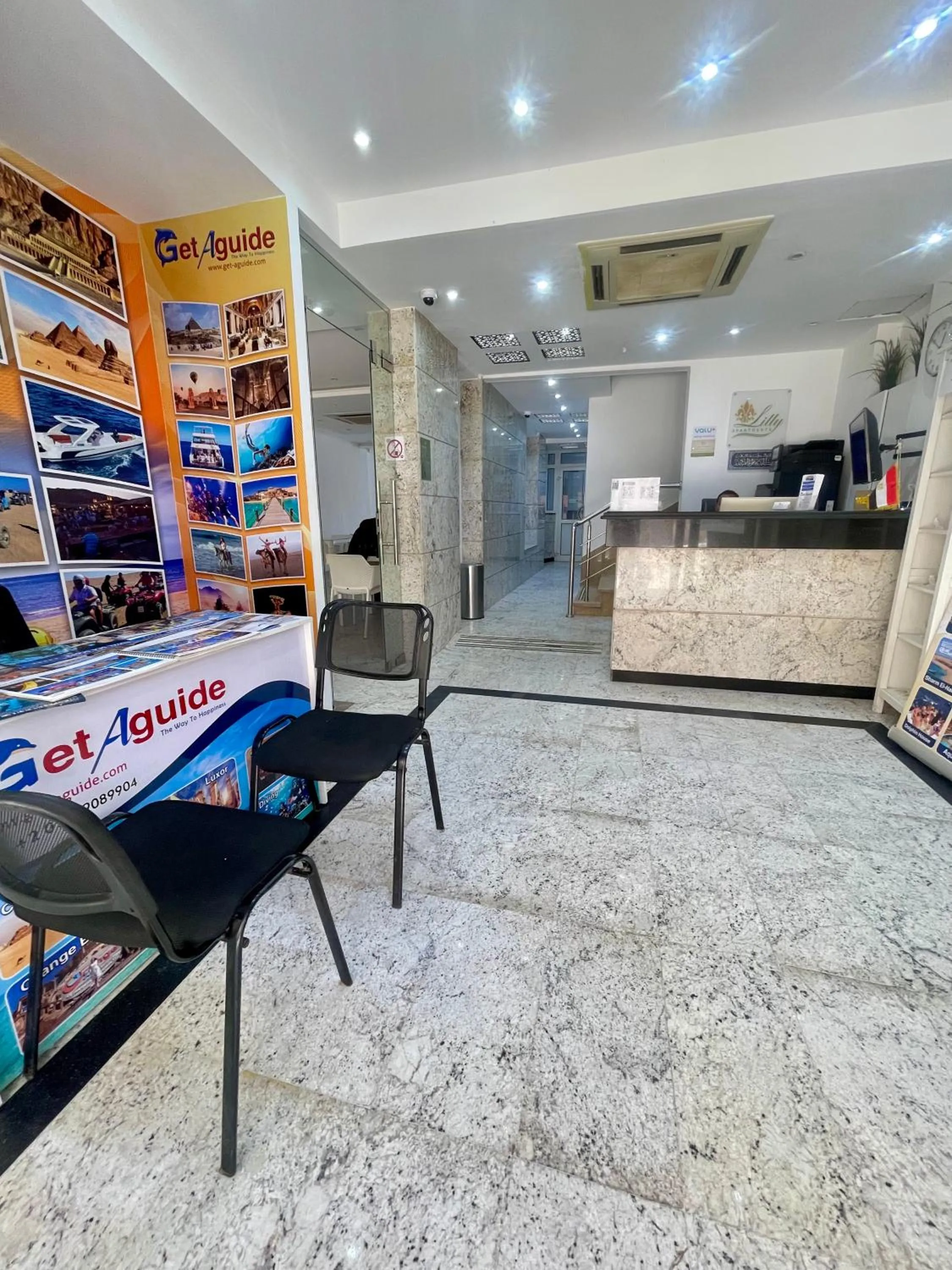 Lobby or reception in Lilly Apartments