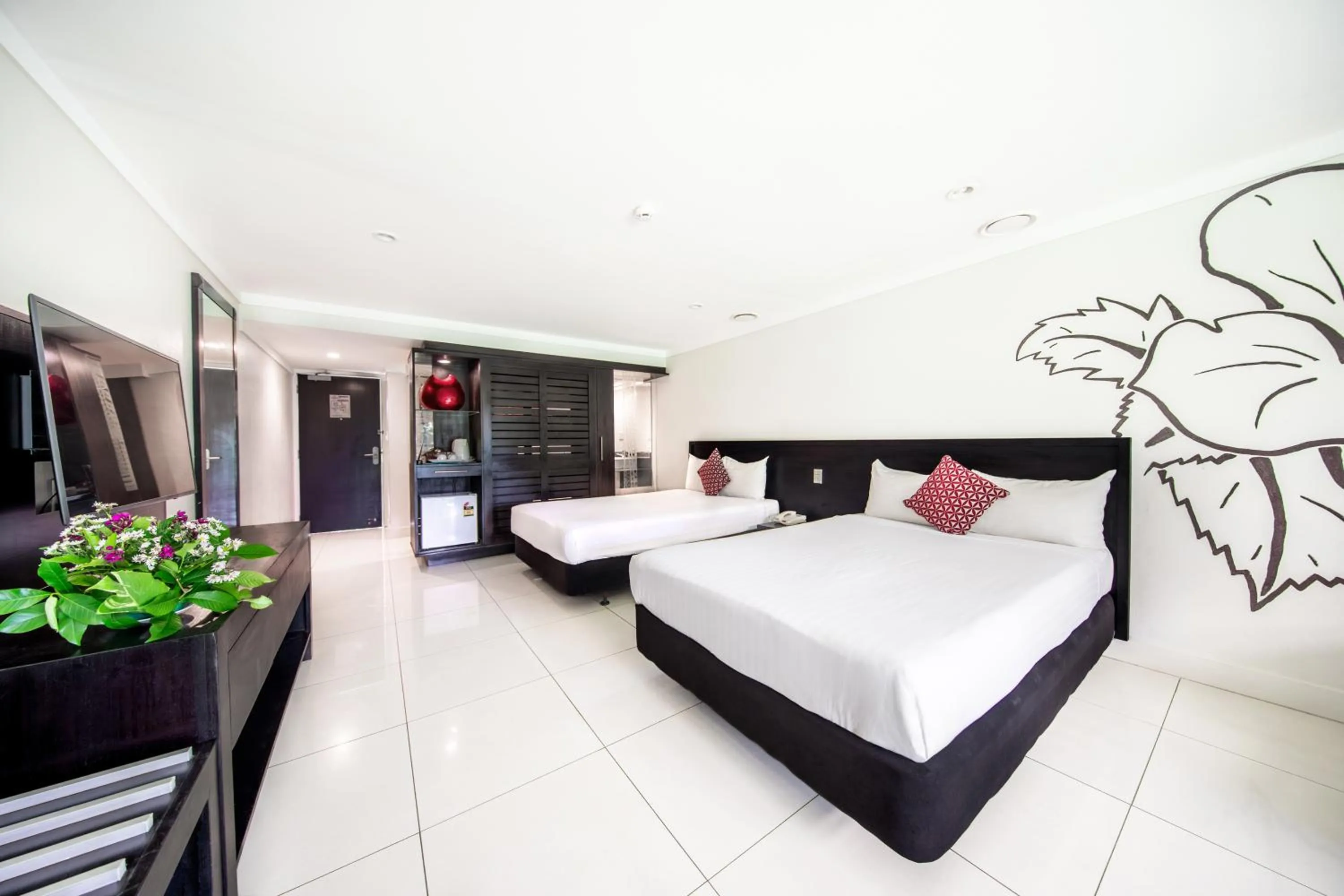 Photo of the whole room, Bed in Tanoa Tusitala Hotel