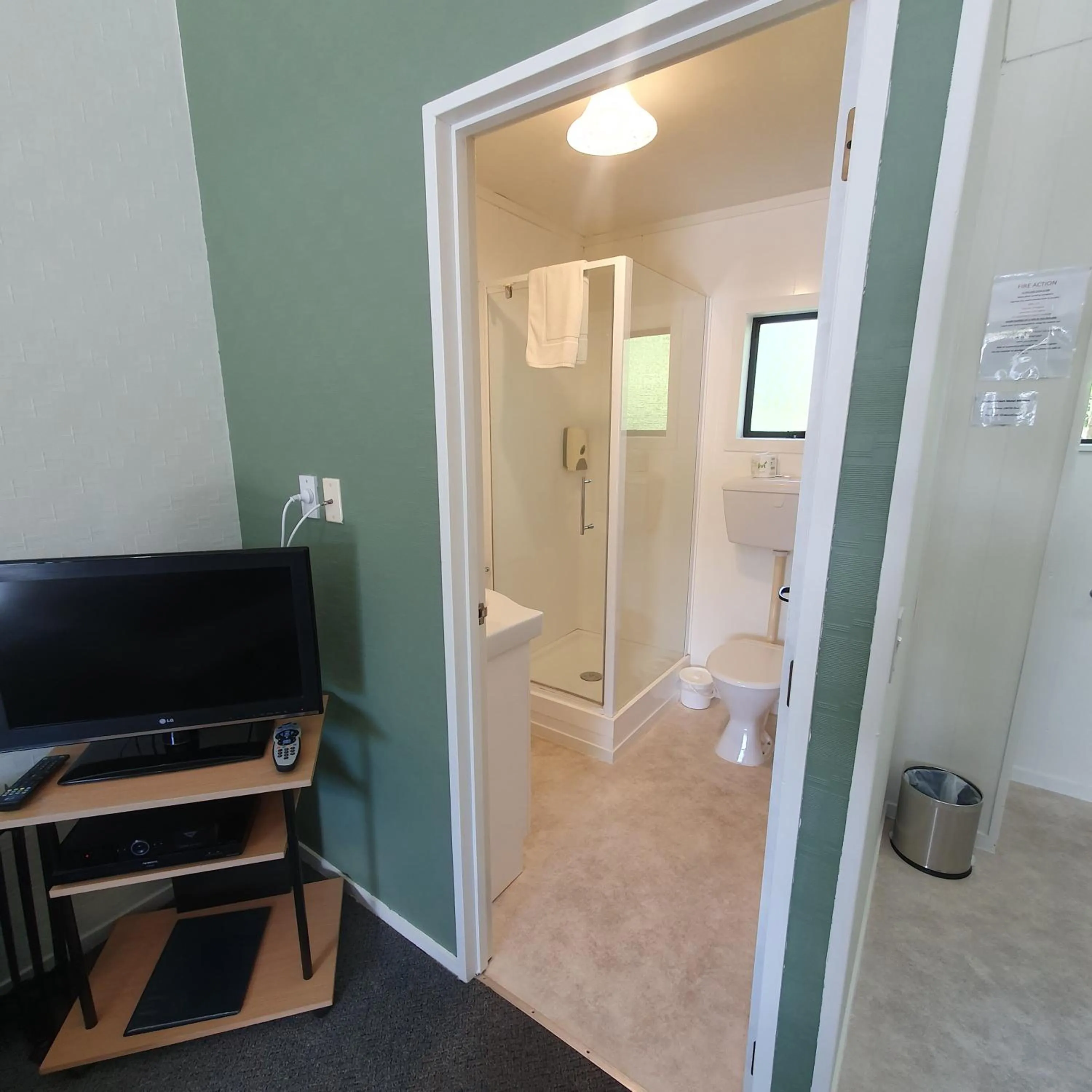 Bathroom in Ohakune Court Motel