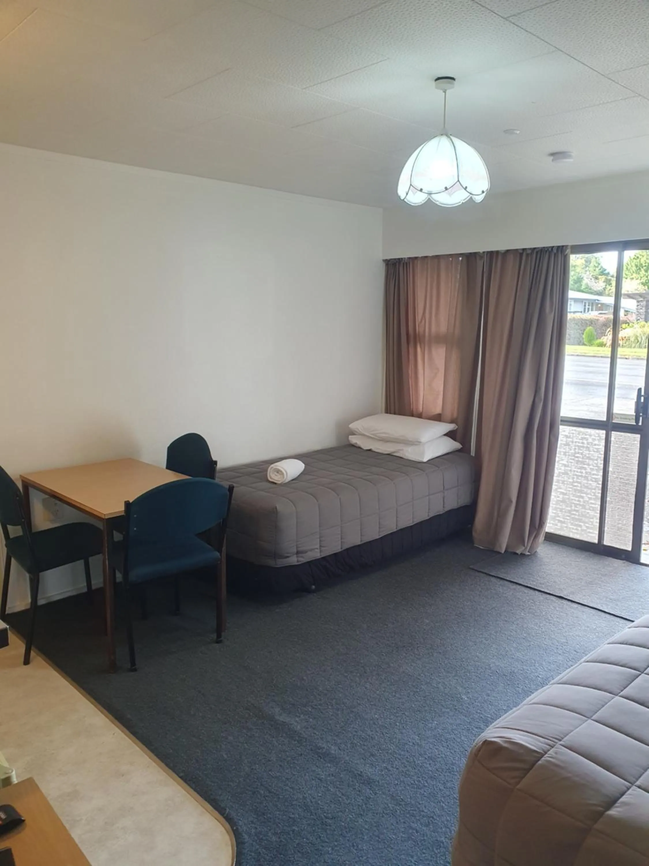 Bed in Ohakune Court Motel