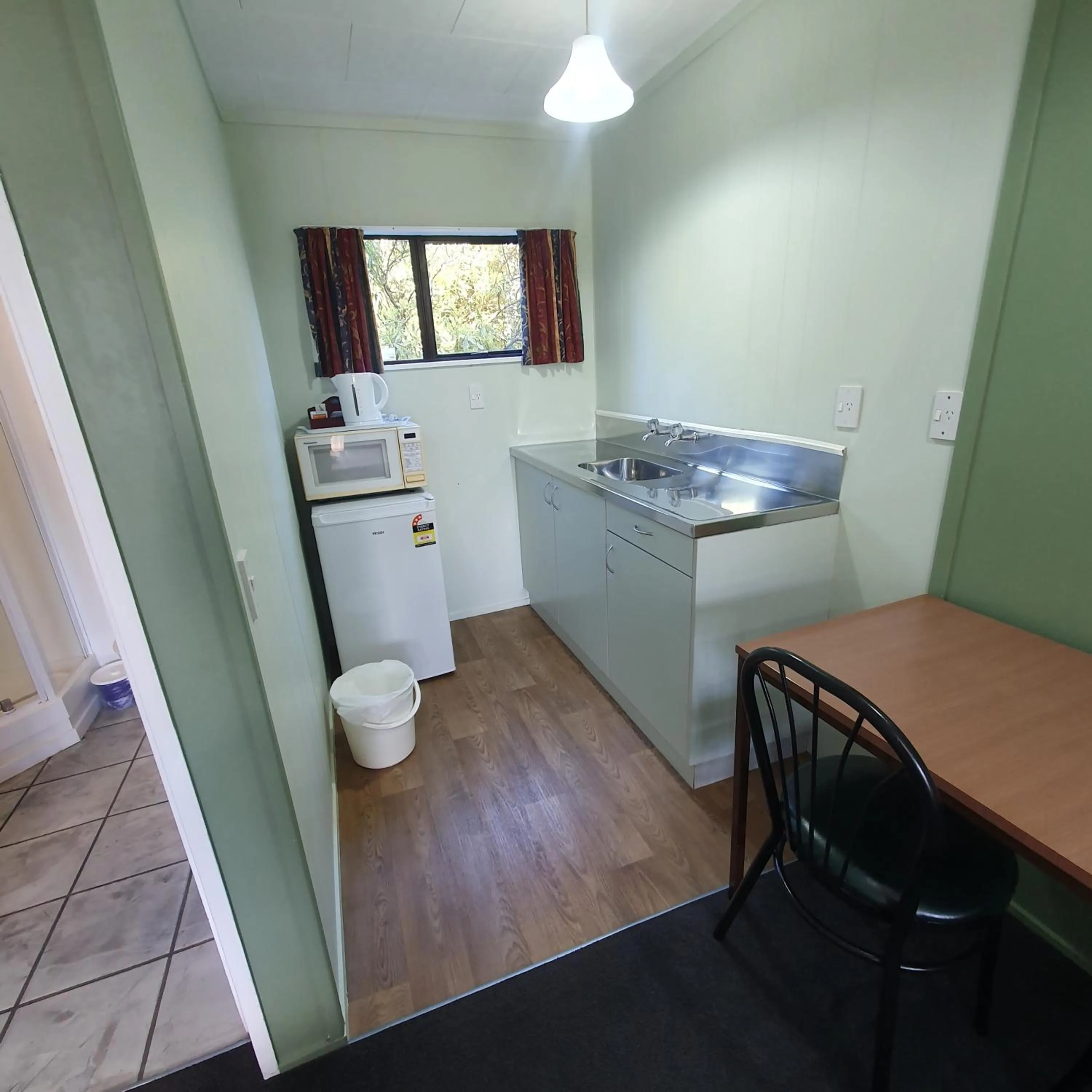 Kitchen or kitchenette in Ohakune Court Motel