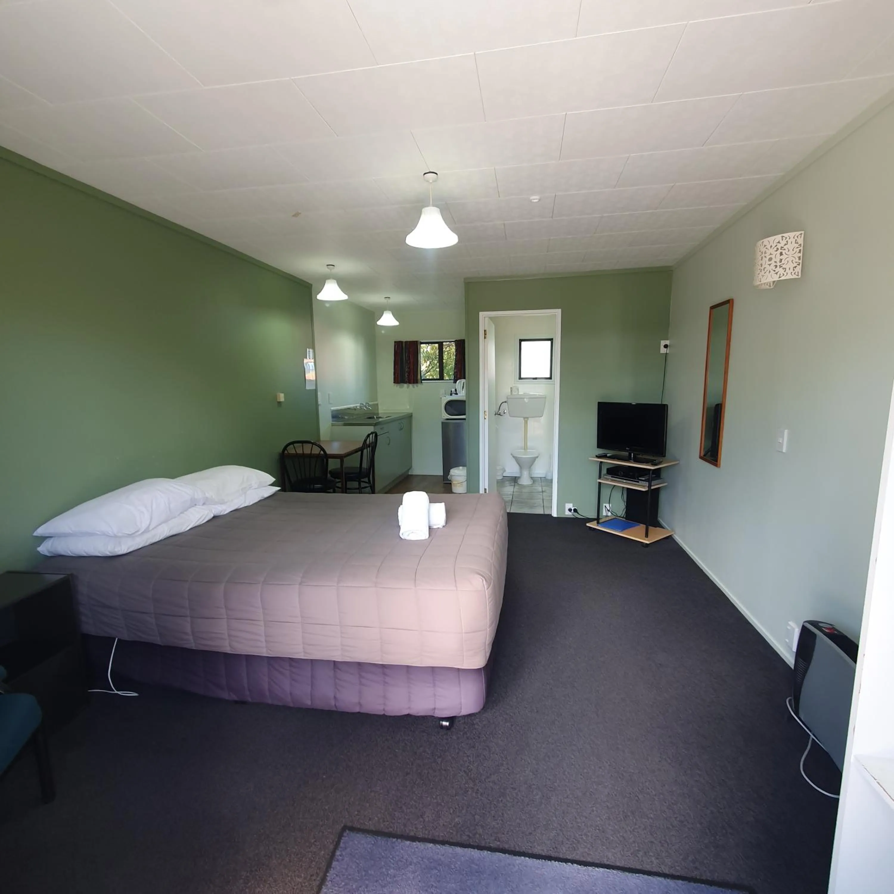 Bed in Ohakune Court Motel