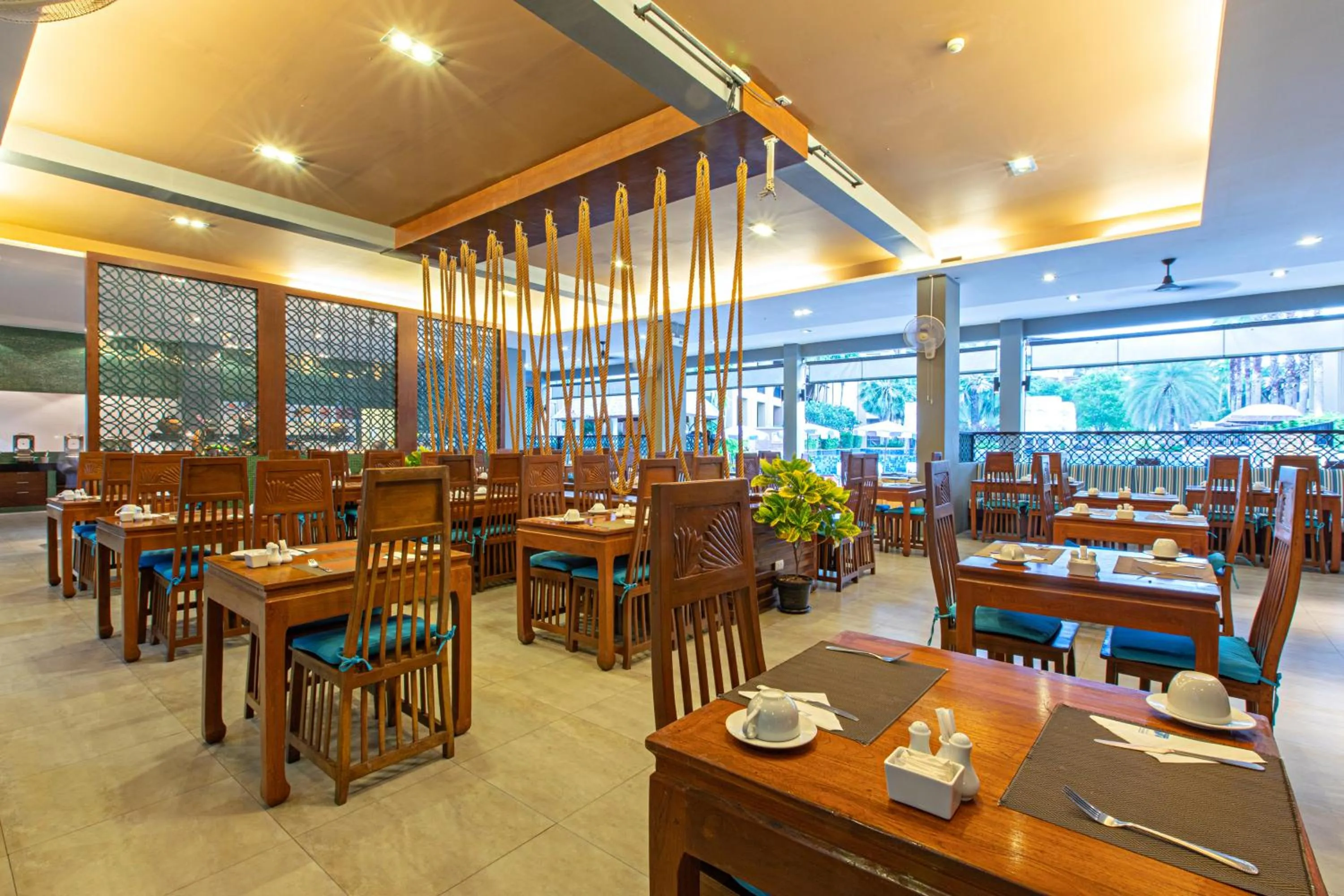 Restaurant/places to eat in Rawai Palm Beach Resort - SHA Extra Plus