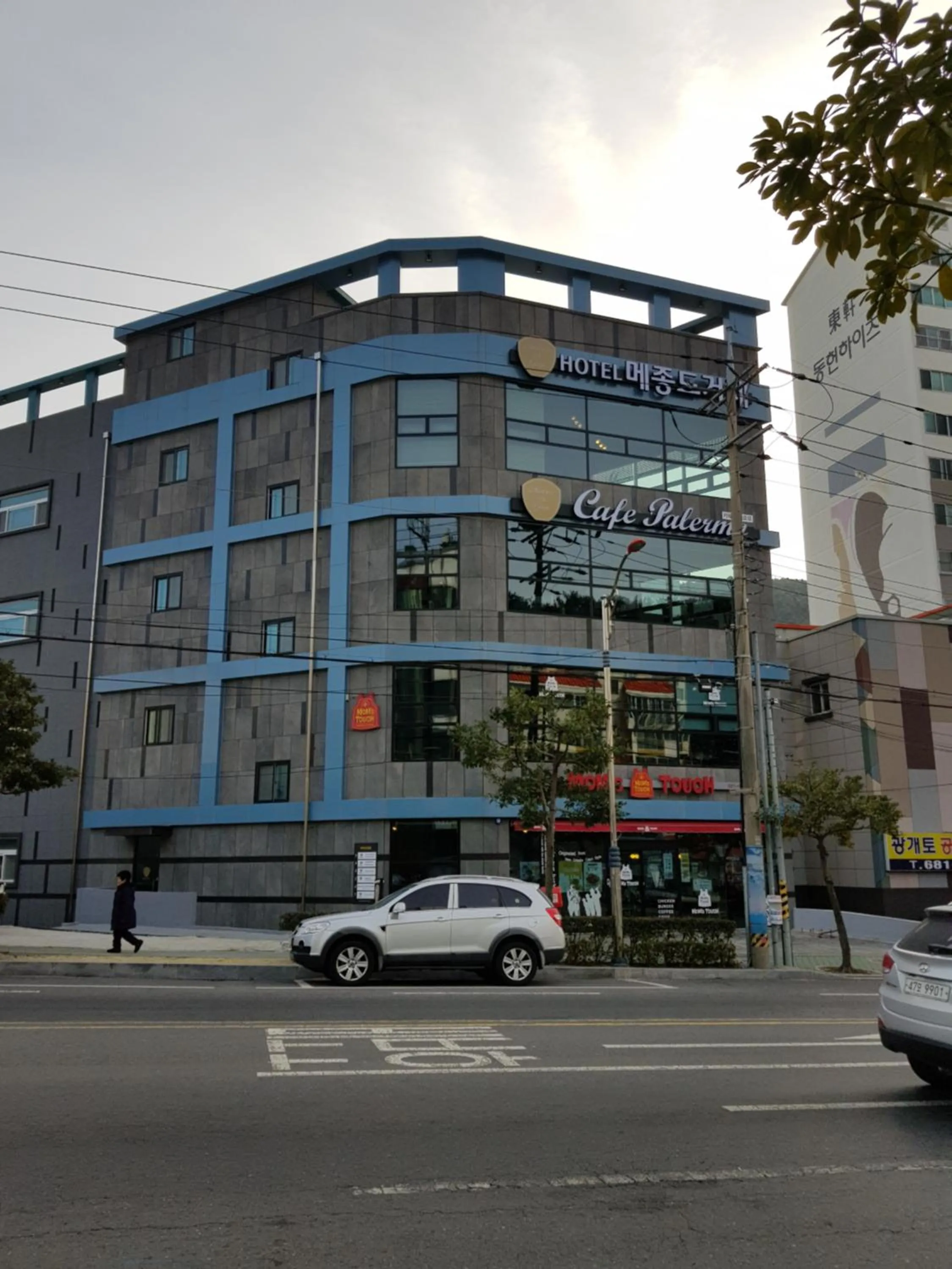 Facade/entrance in Maison de Geoje