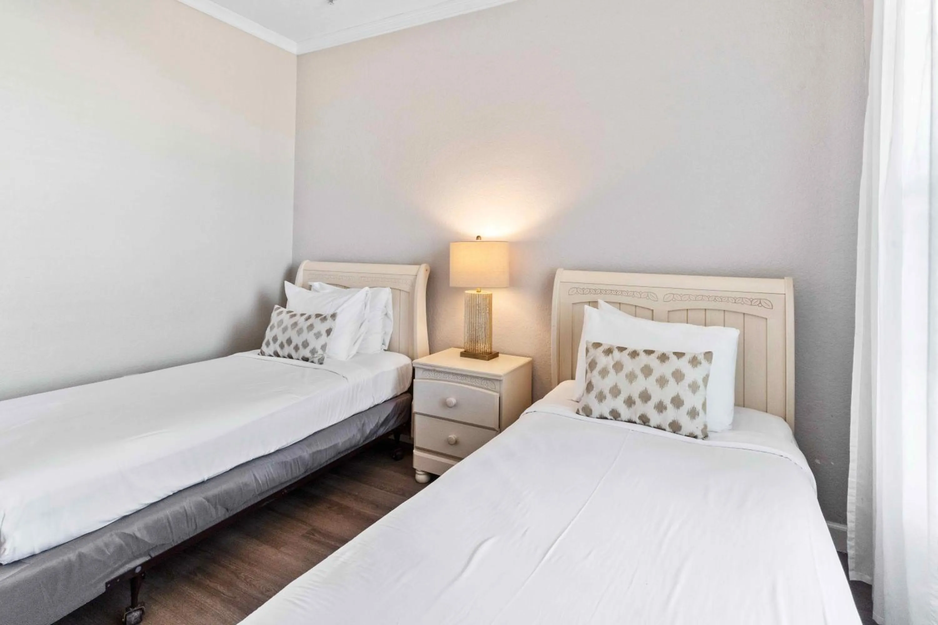 Bed in Modern Vista Cay Condo, near Universal Studios