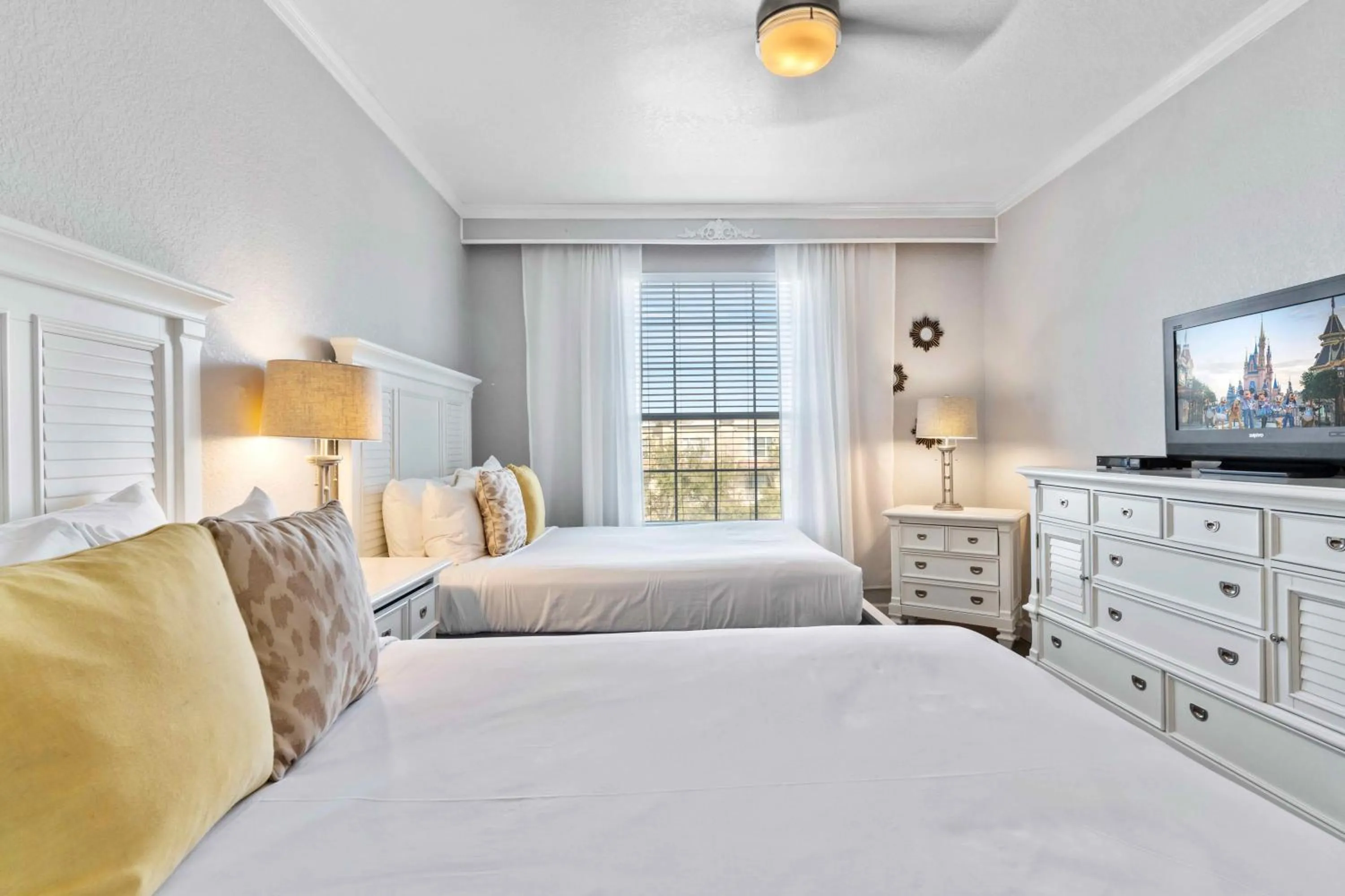 Bed in Modern Vista Cay Condo, near Universal Studios