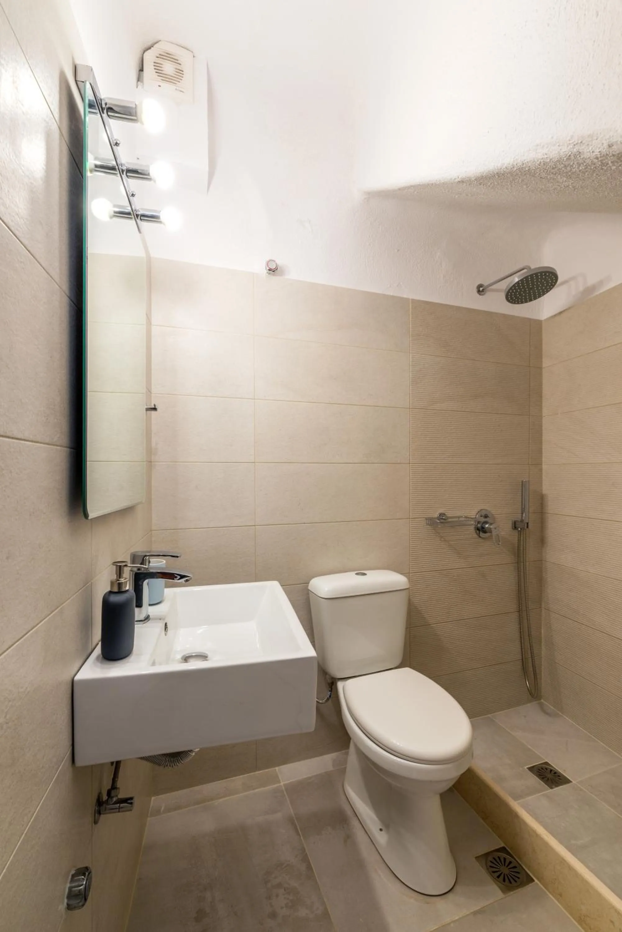 Bathroom in Orpheas Rooms