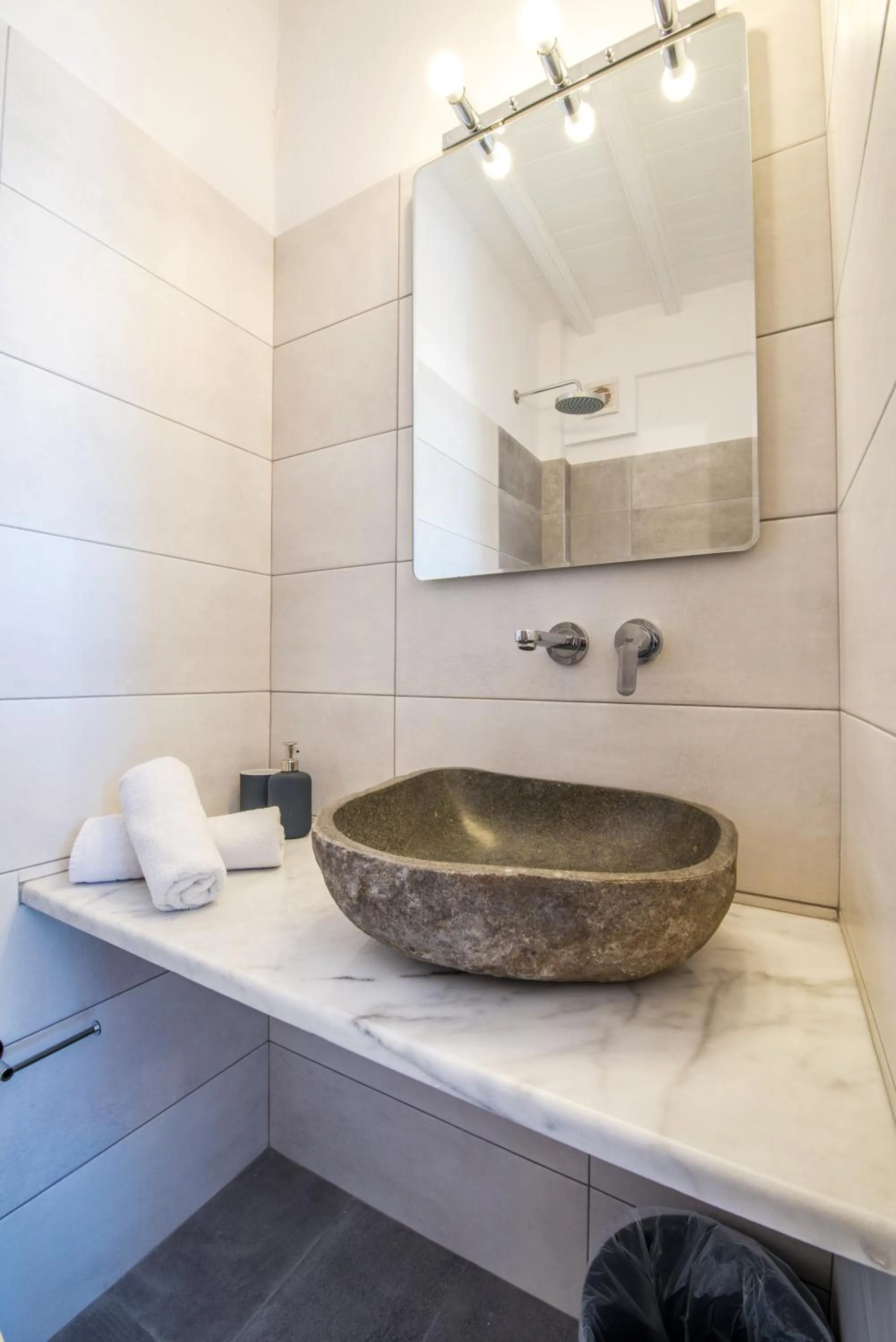 Bathroom in Orpheas Rooms