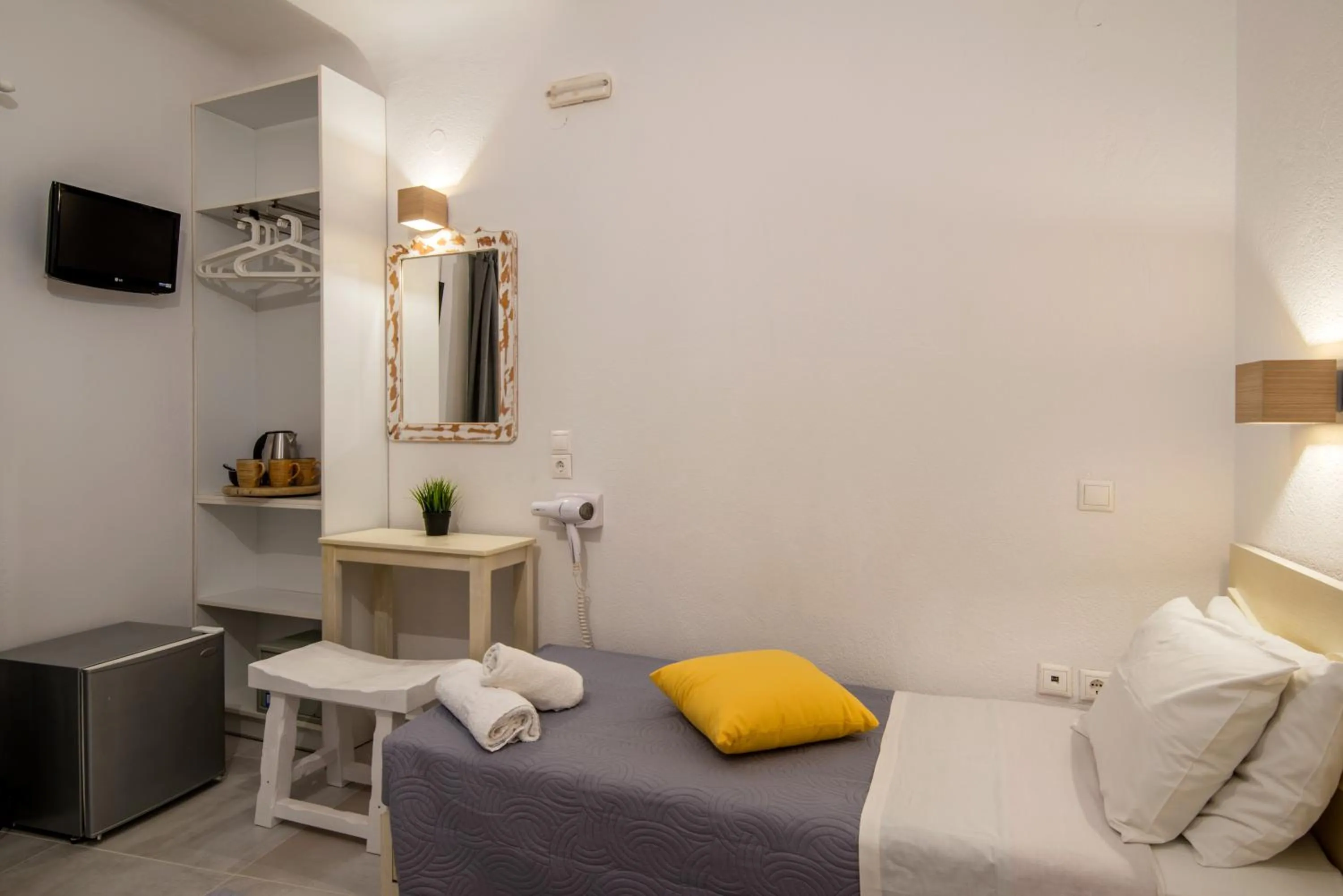 bunk bed, Bed in Orpheas Rooms