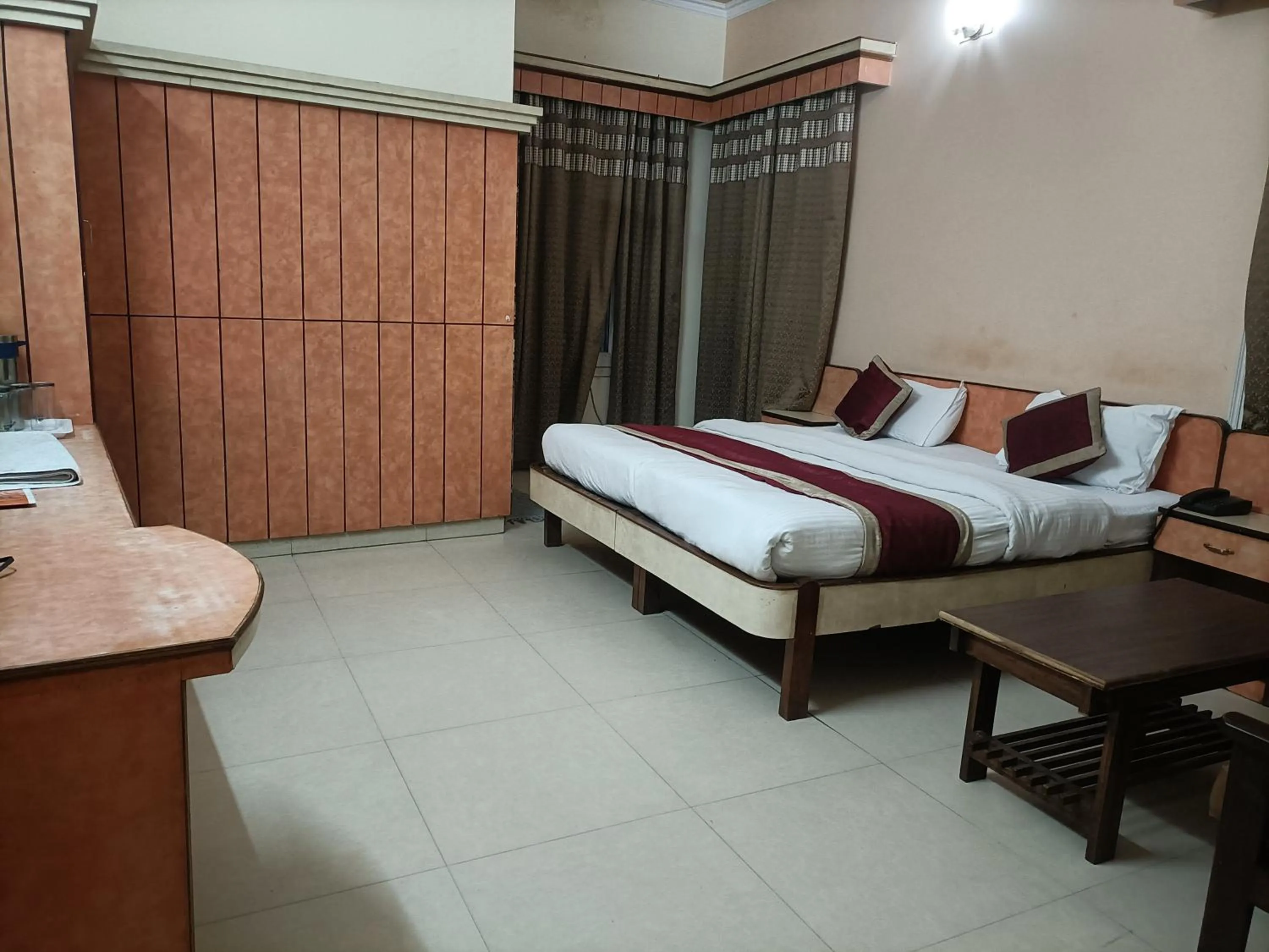 Bed in Hotel Midtown