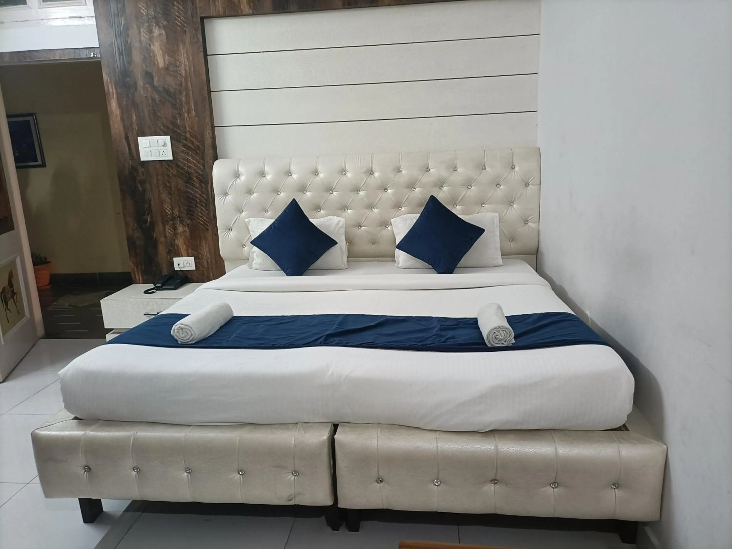 Bed in Hotel Midtown