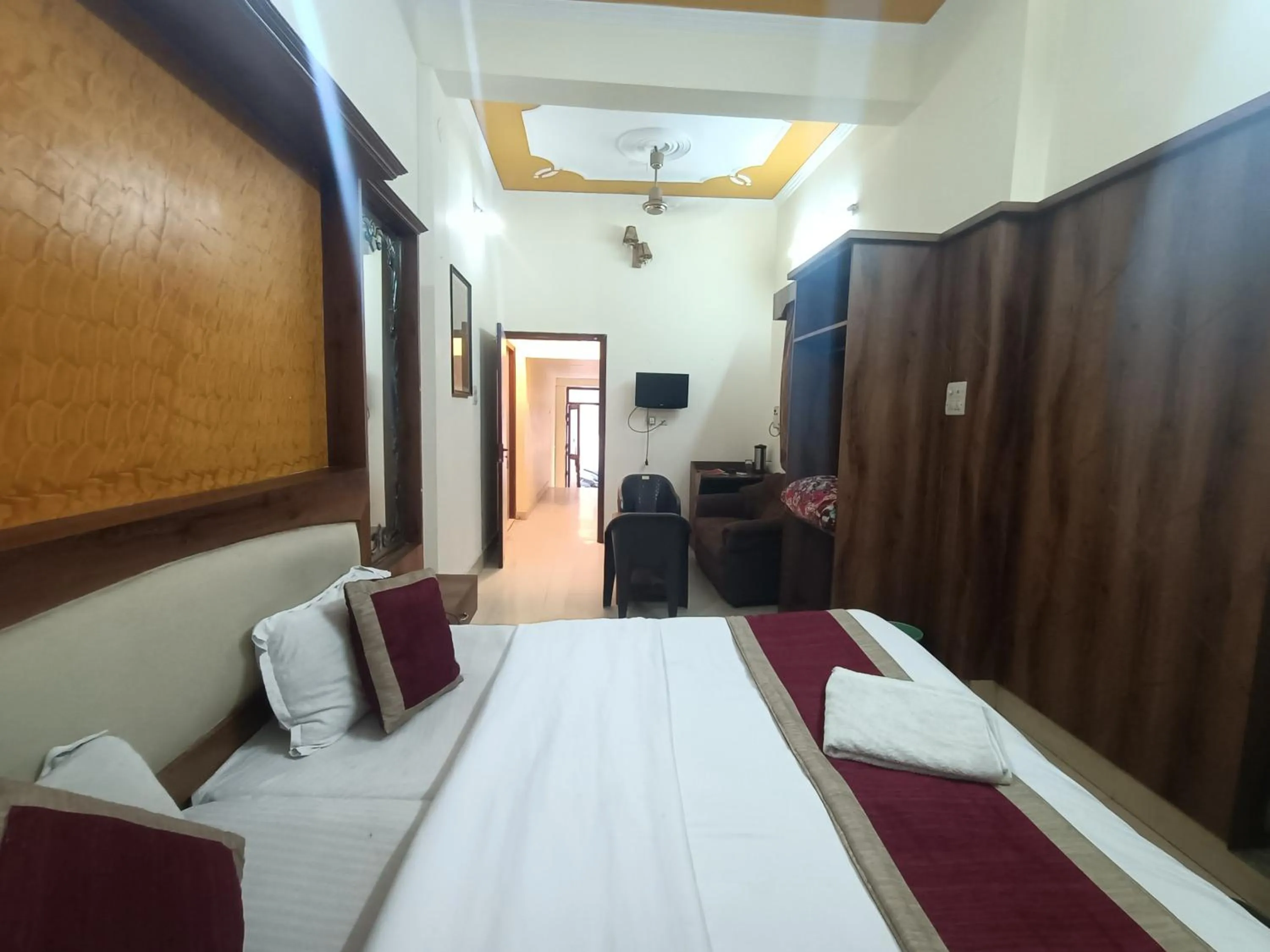 Bed in Hotel Midtown