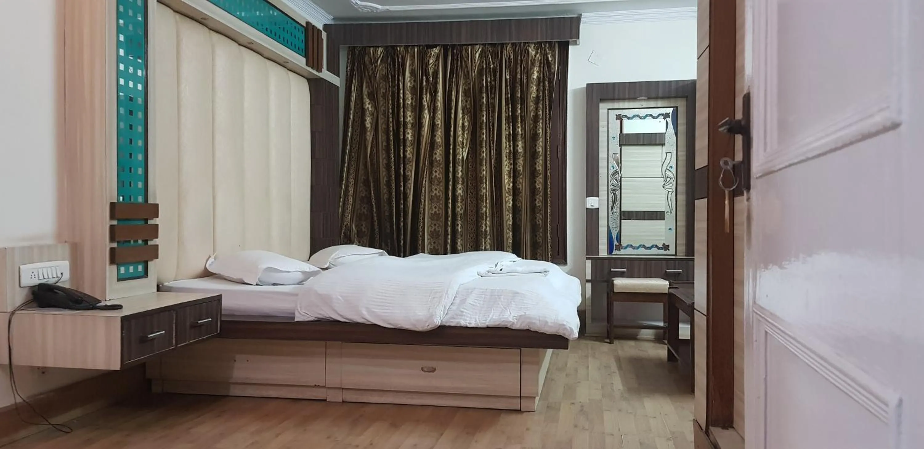 Bed in Hotel Midtown