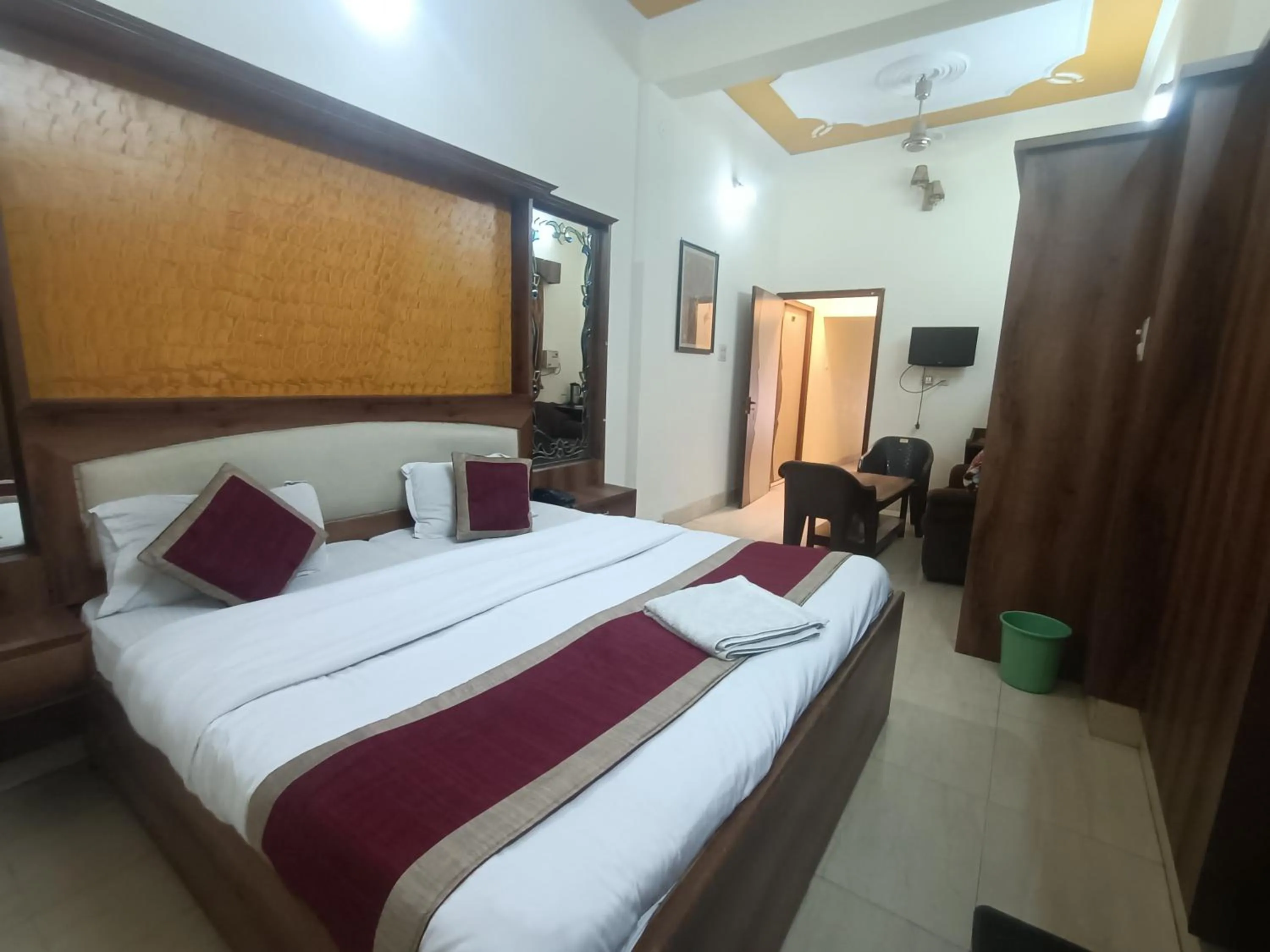 Bed in Hotel Midtown