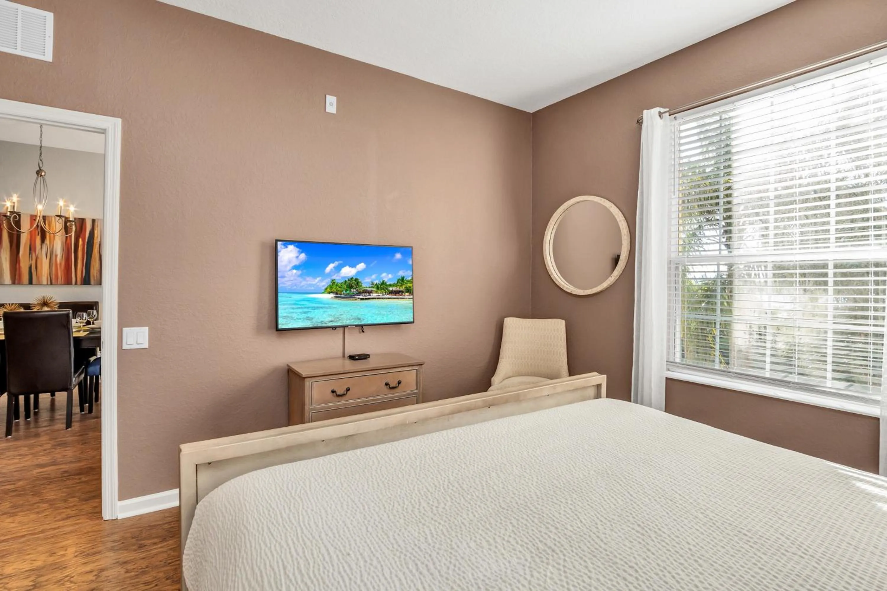 Bed in Newly Updated Condo w Scenic Resort View