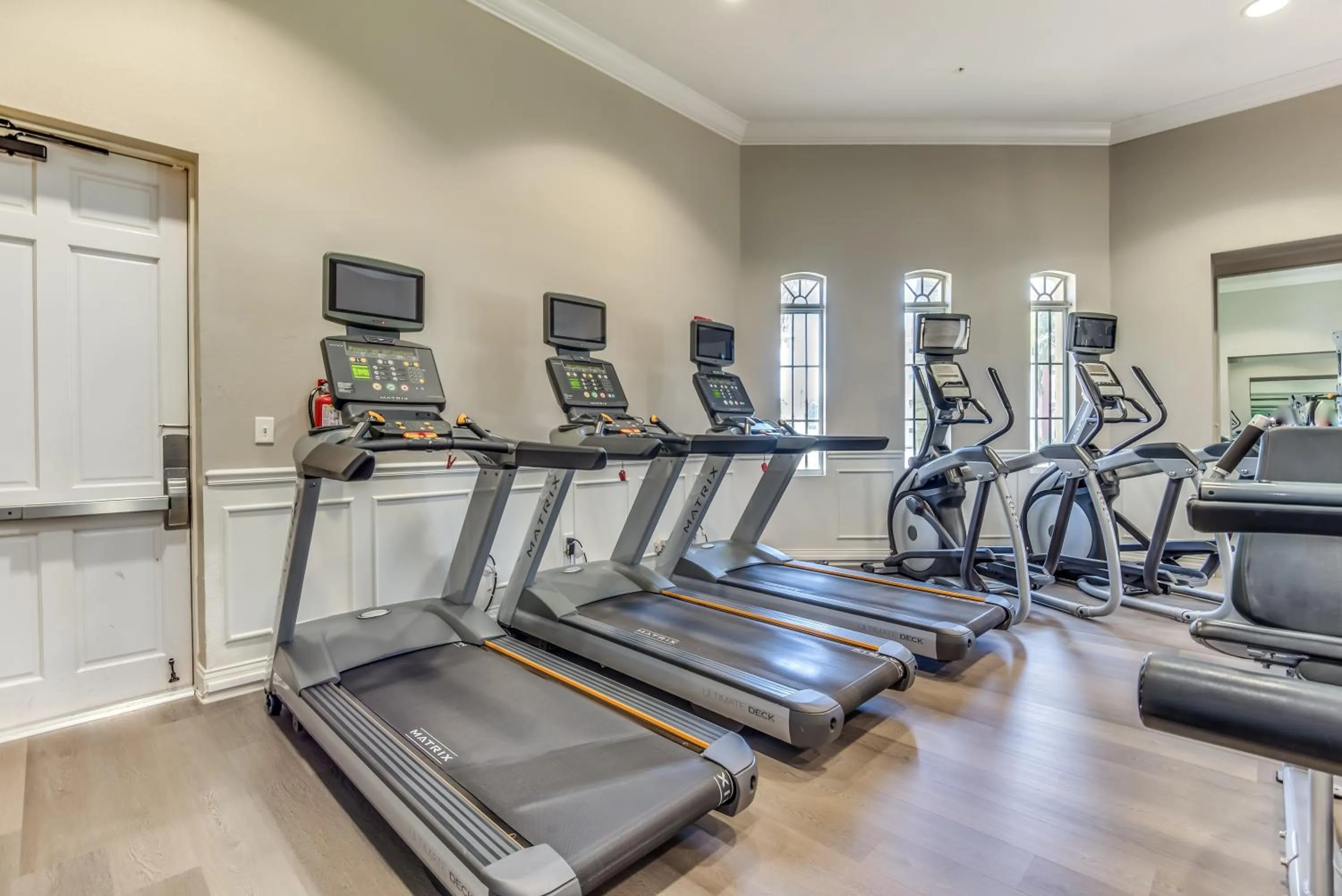 Beautiful LAKEVIEW Deluxe Condo Near Theme Parks