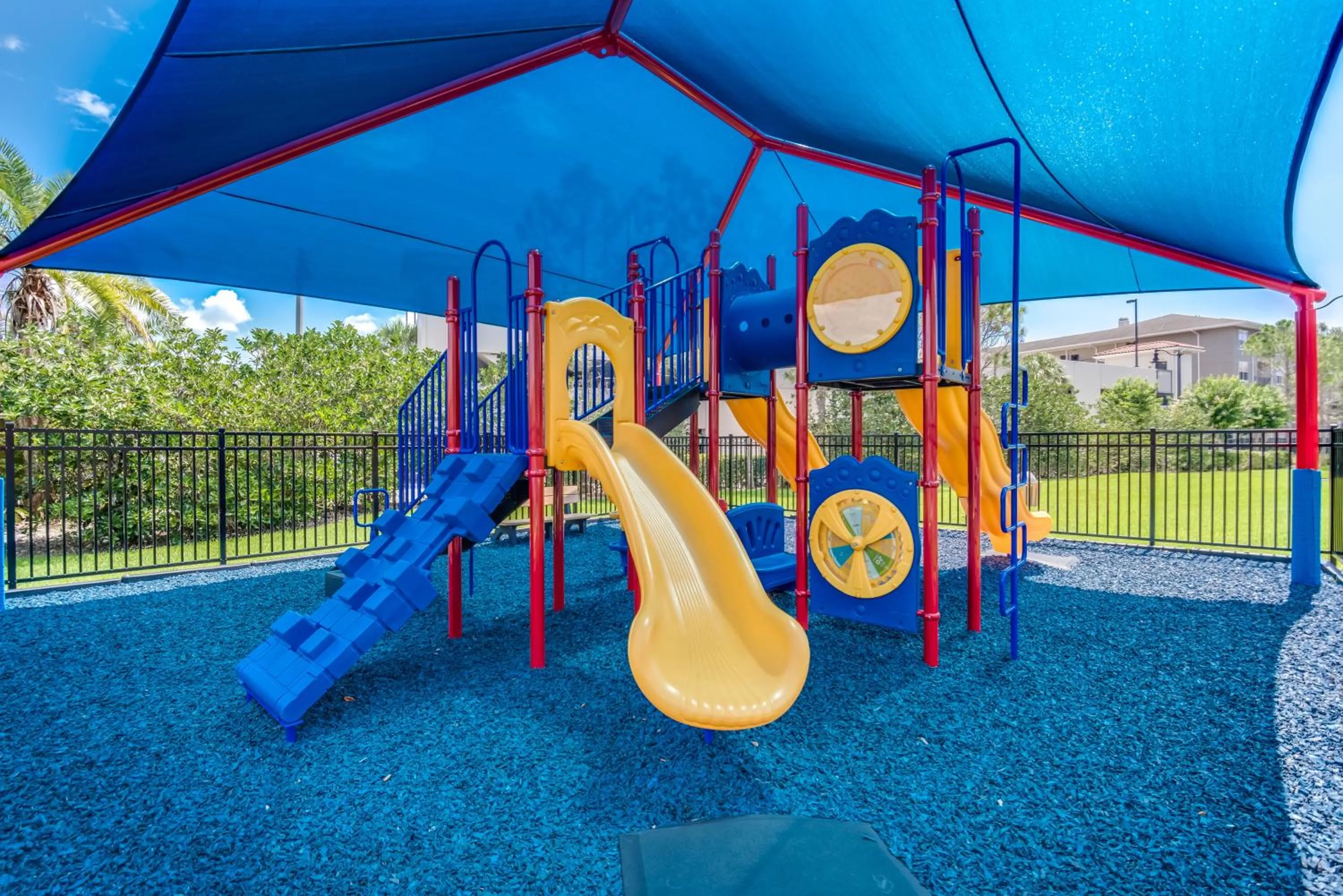 Beautiful LAKEVIEW Deluxe Condo Near Theme Parks