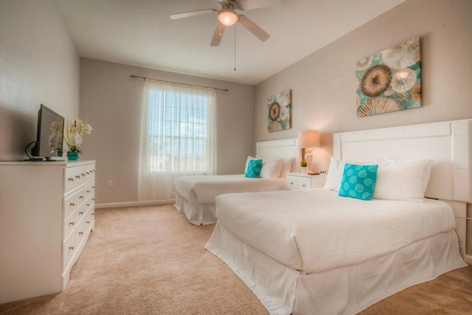 Bed in Beautiful LAKEVIEW Deluxe Condo Near Theme Parks