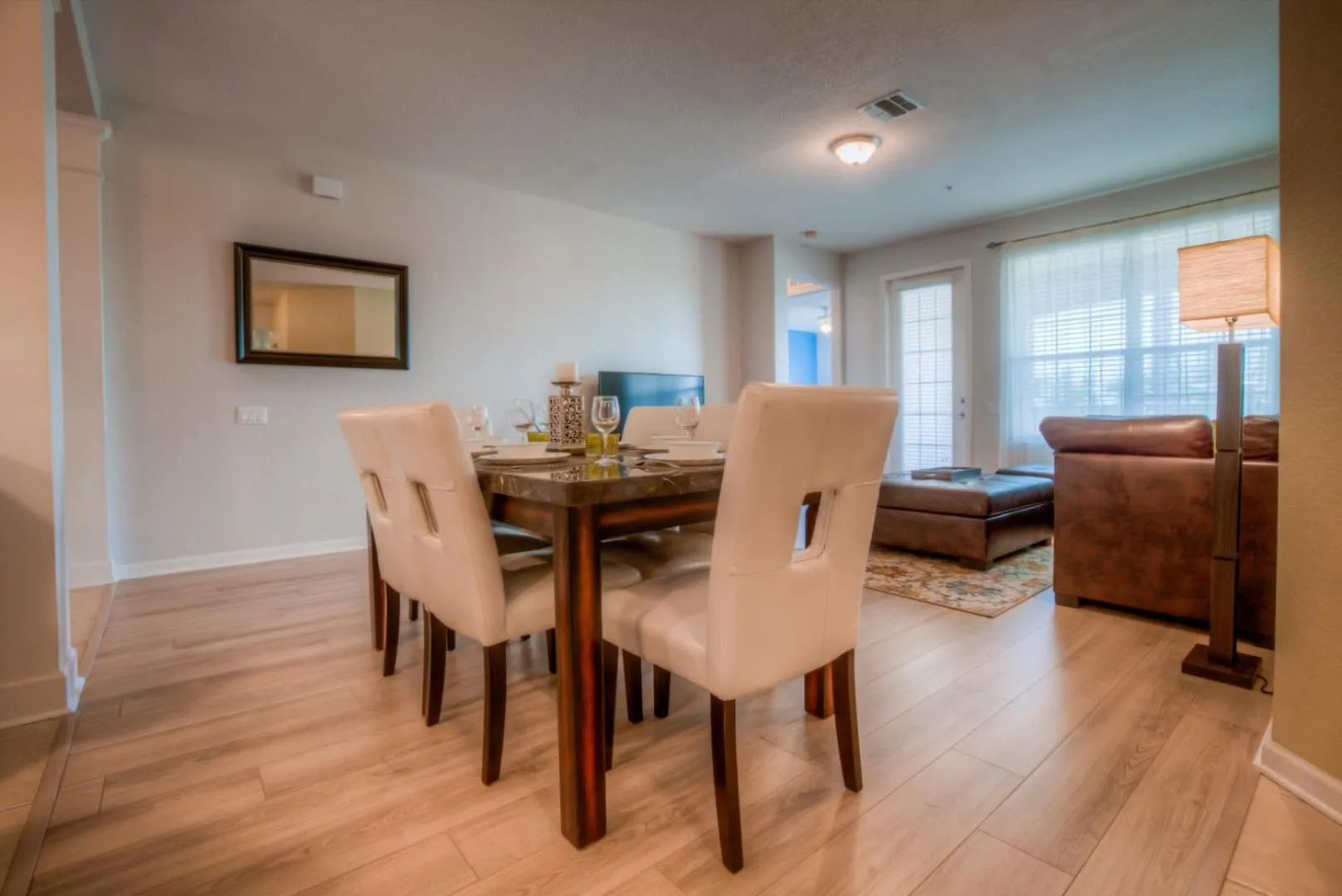 Beautiful LAKEVIEW Deluxe Condo Near Theme Parks