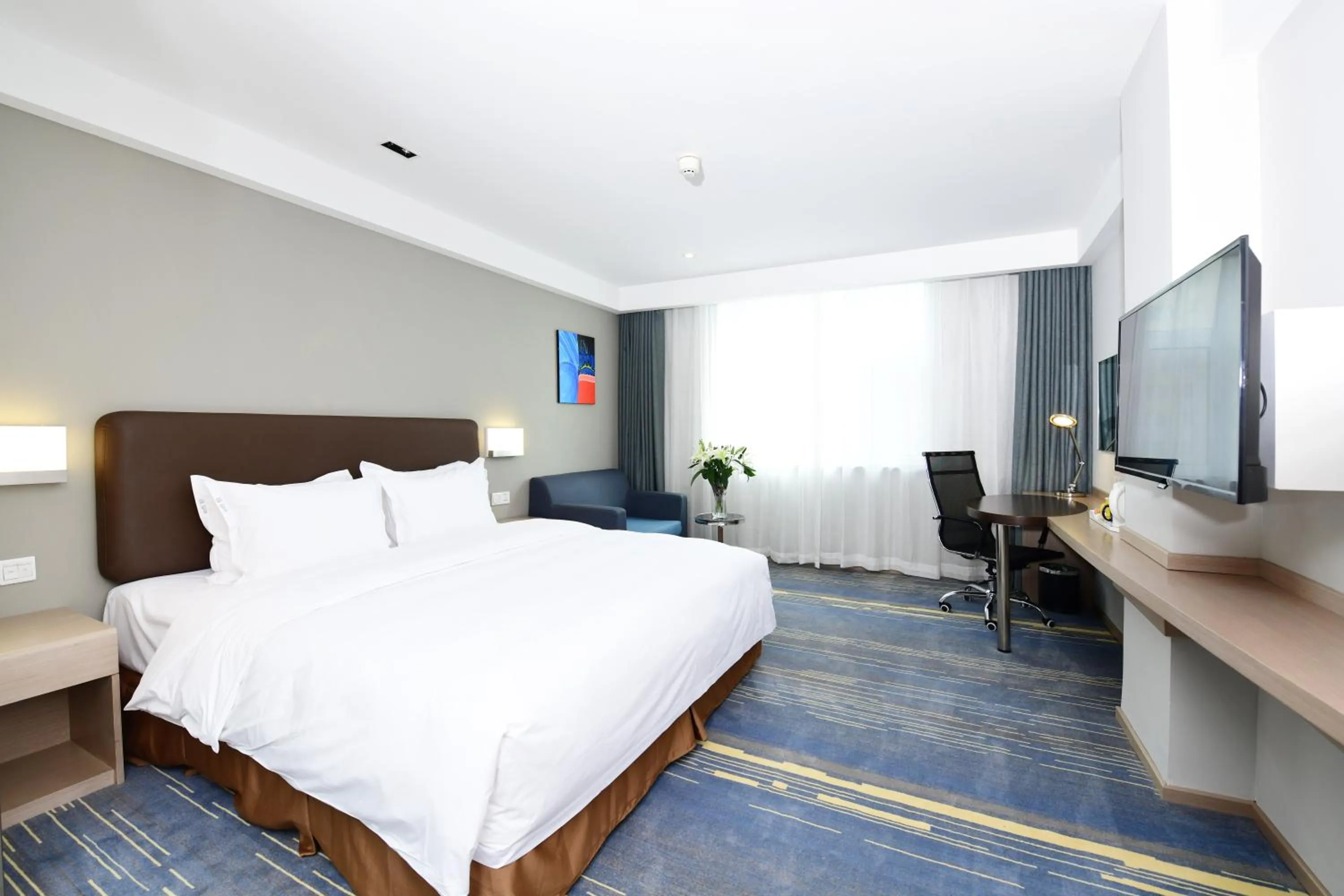 Photo of the whole room, Bed in Holiday Inn Express Changchun High-Tech Zone by IHG