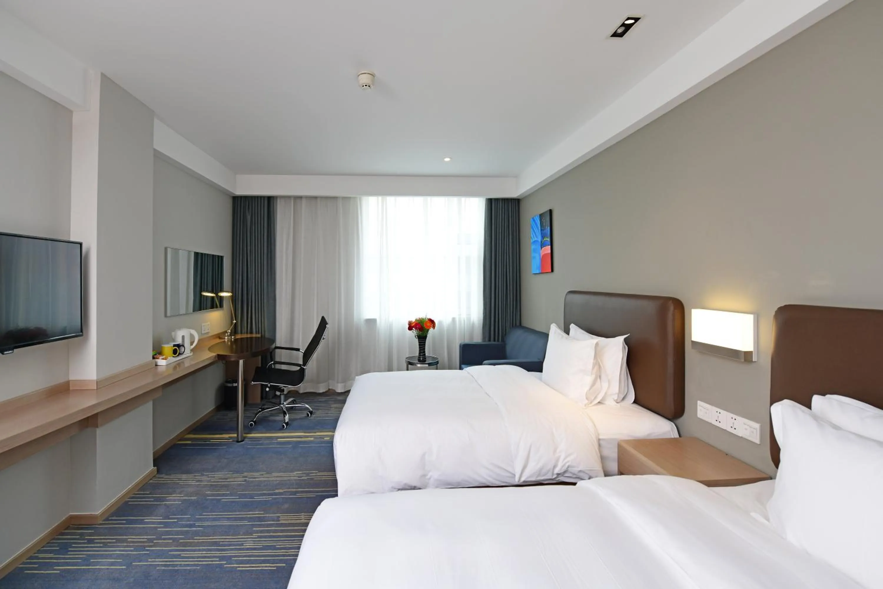 Photo of the whole room, Bed in Holiday Inn Express Changchun High-Tech Zone by IHG