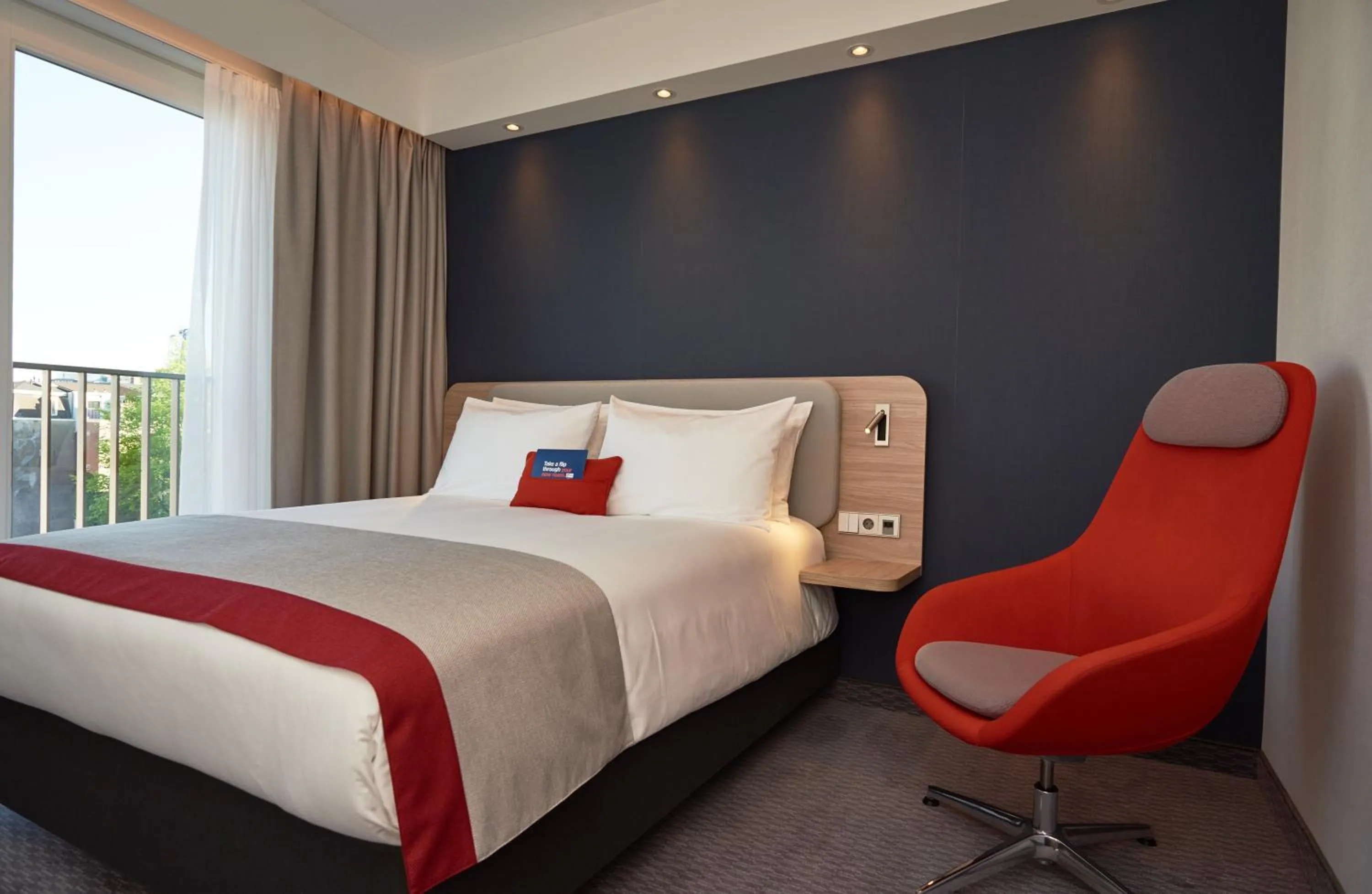 Bedroom, Bed in Holiday Inn Express Amsterdam - City Hall by IHG