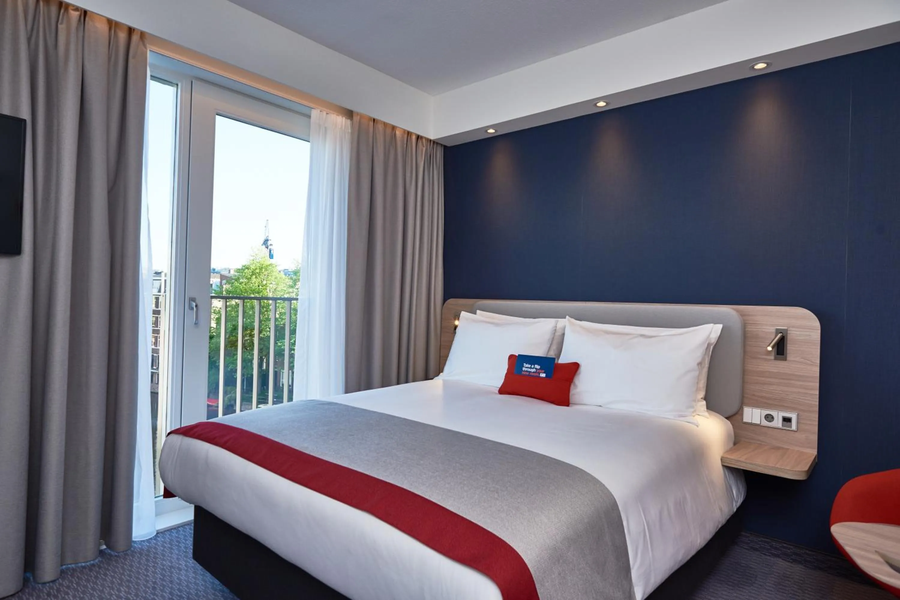 Bedroom, Bed in Holiday Inn Express Amsterdam - City Hall by IHG