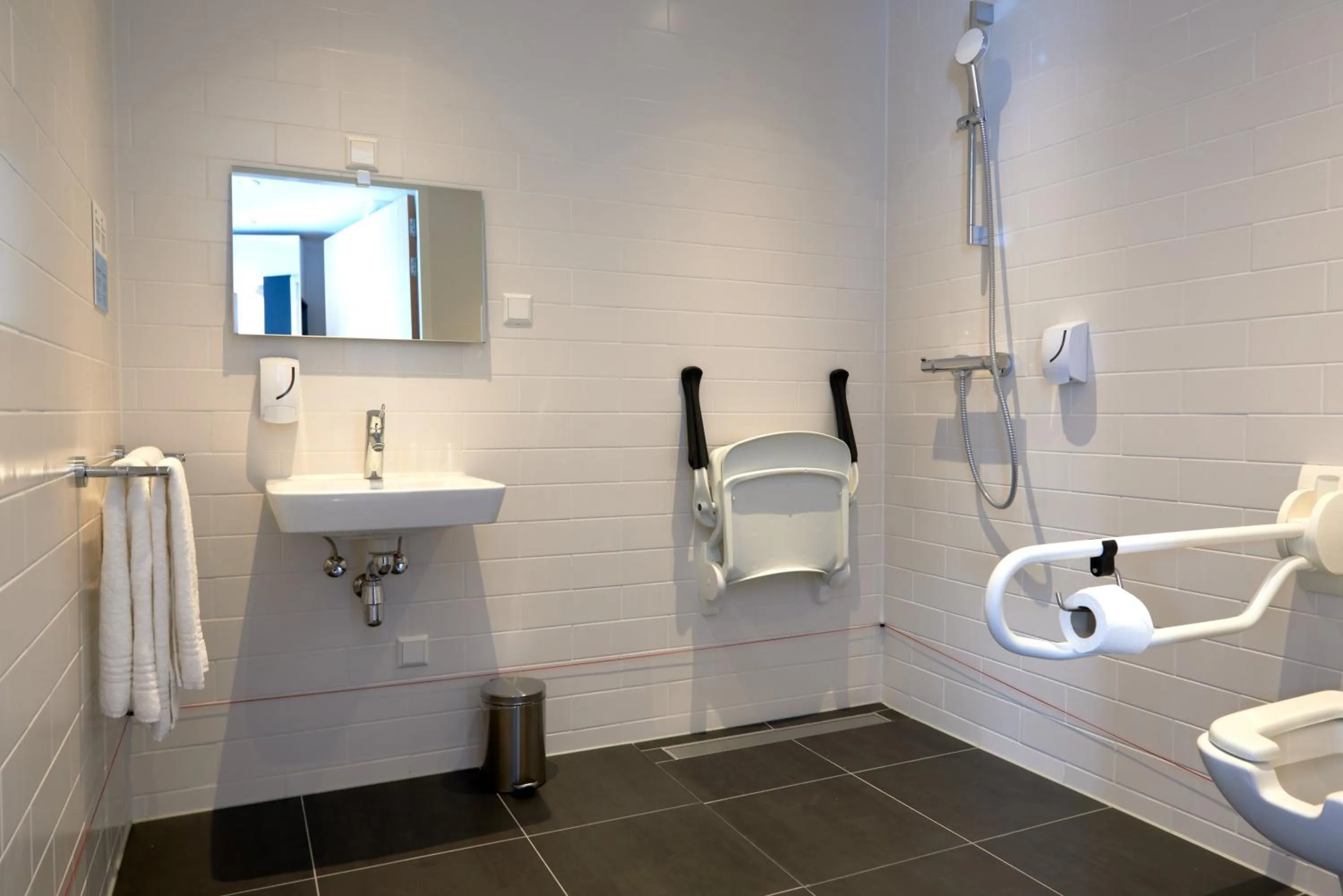 Shower in Holiday Inn Express Amsterdam - City Hall by IHG