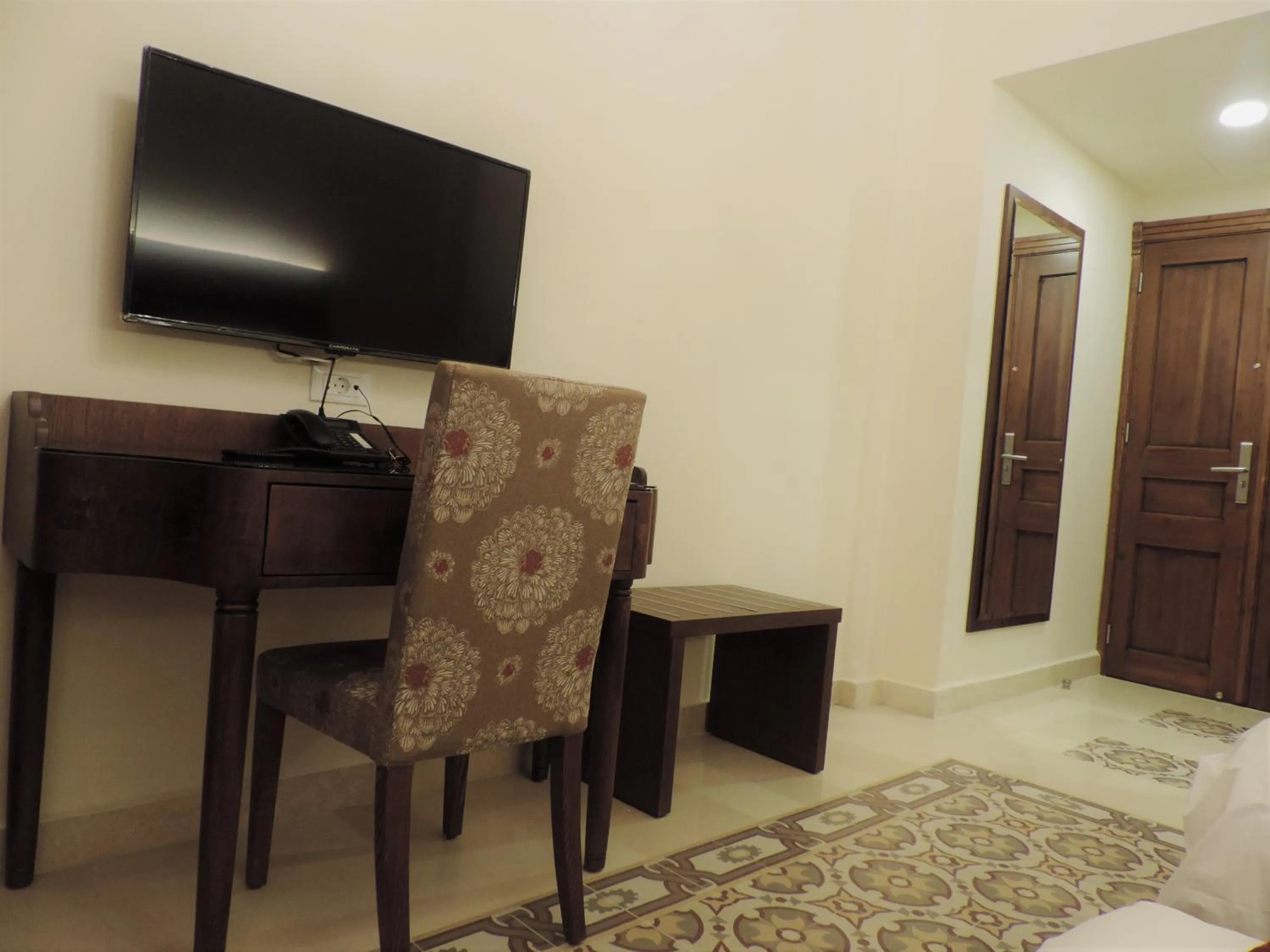 TV and multimedia in La Place Hotel