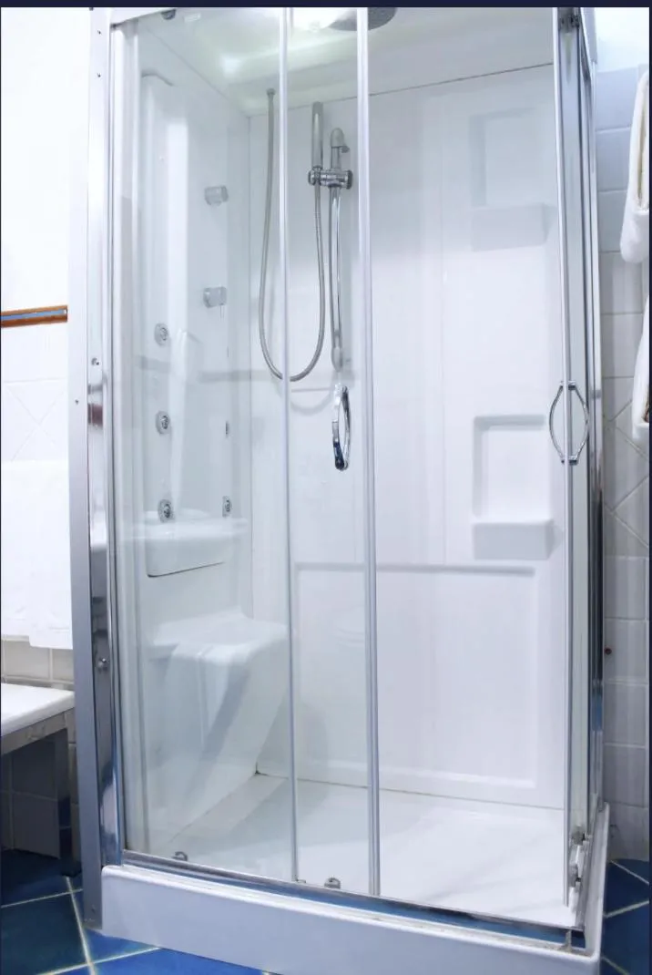 Shower in Hotel Pisacane