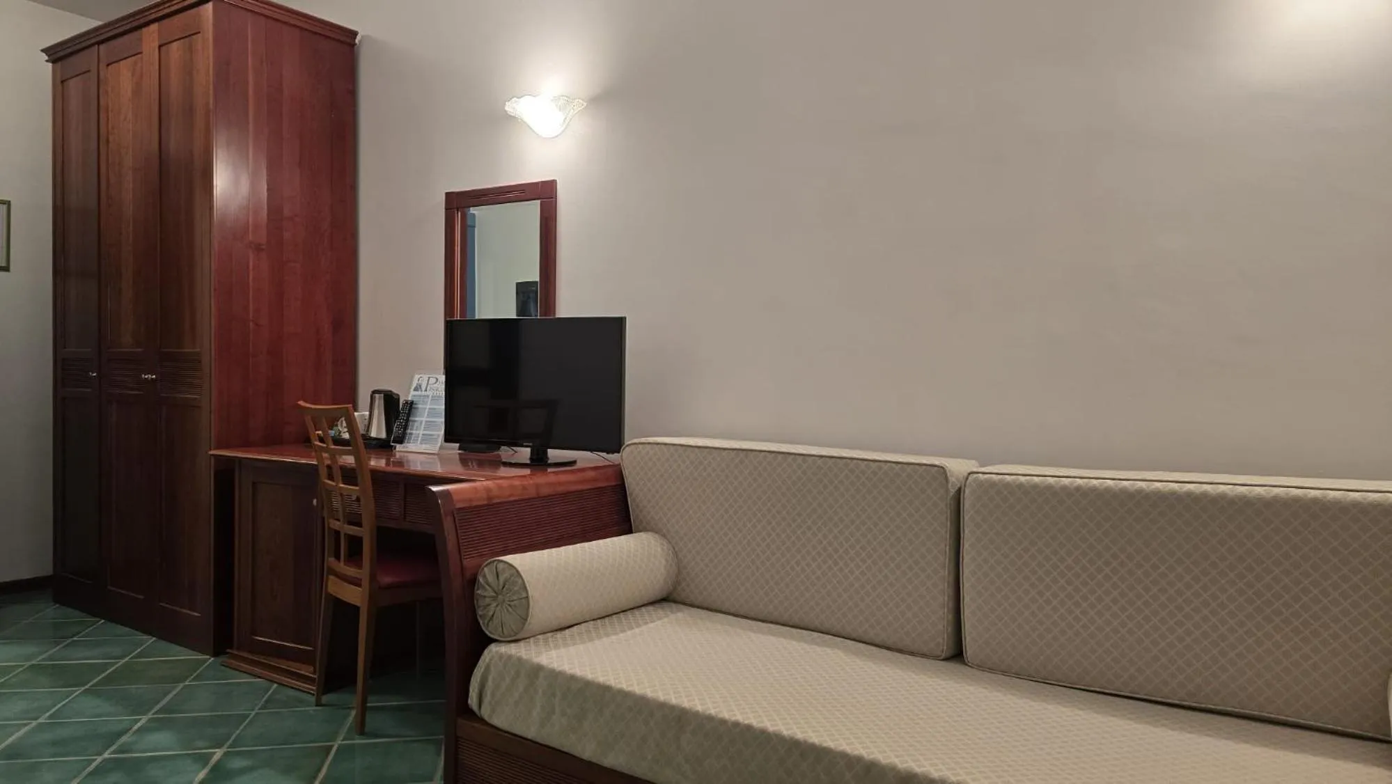 wardrobe in Hotel Pisacane