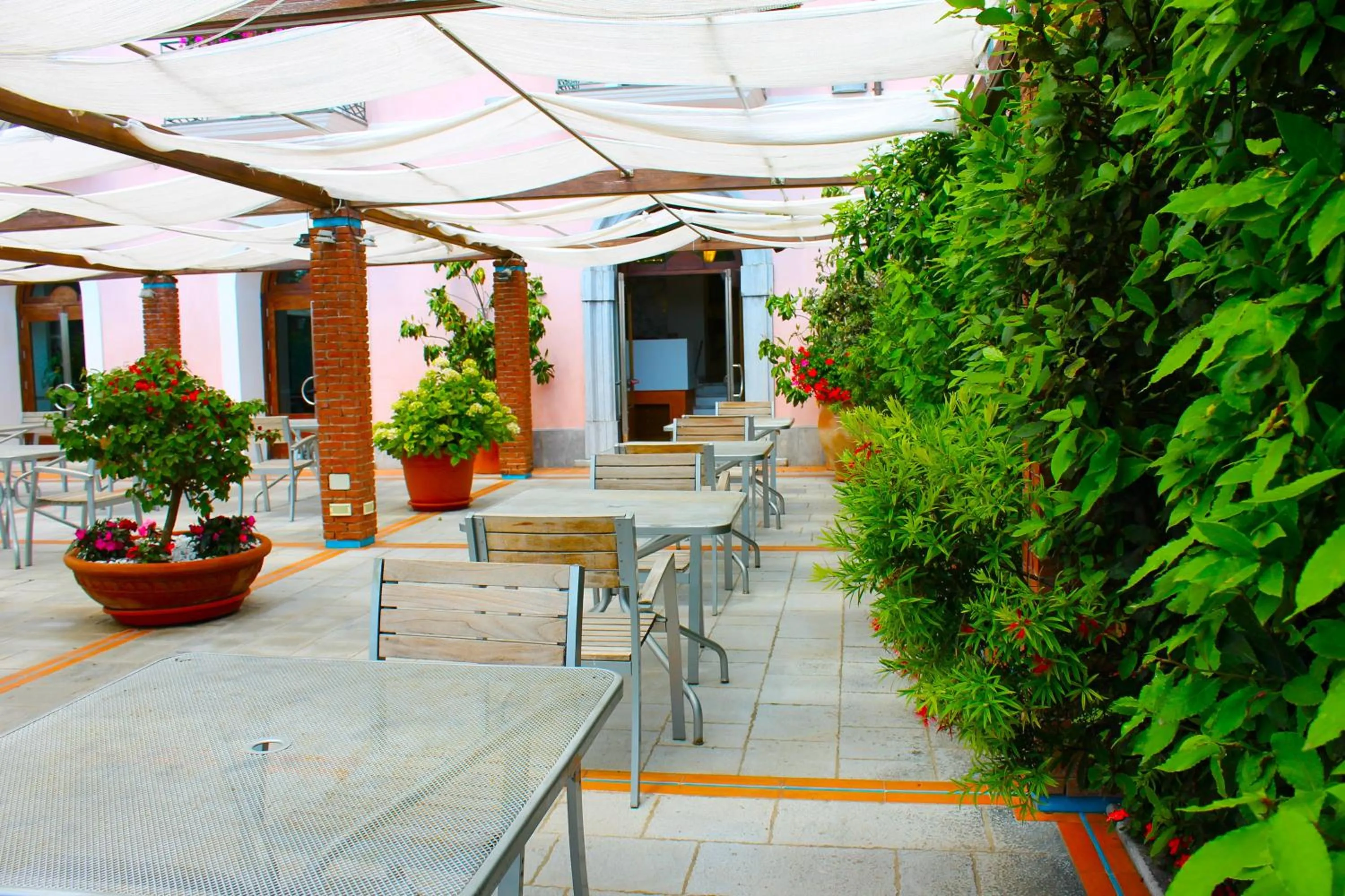 Property building in Hotel Pisacane