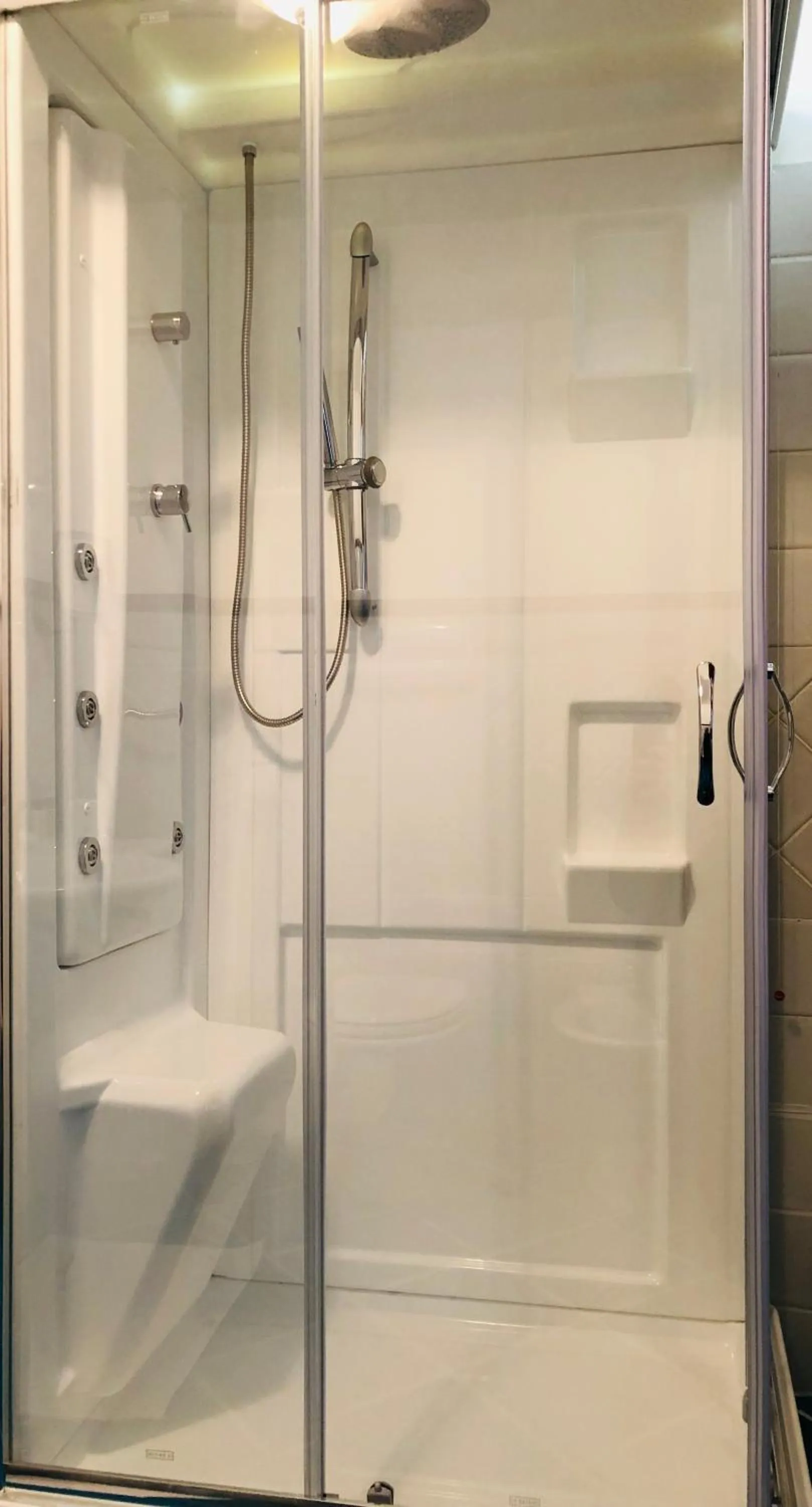 Shower in Hotel Pisacane