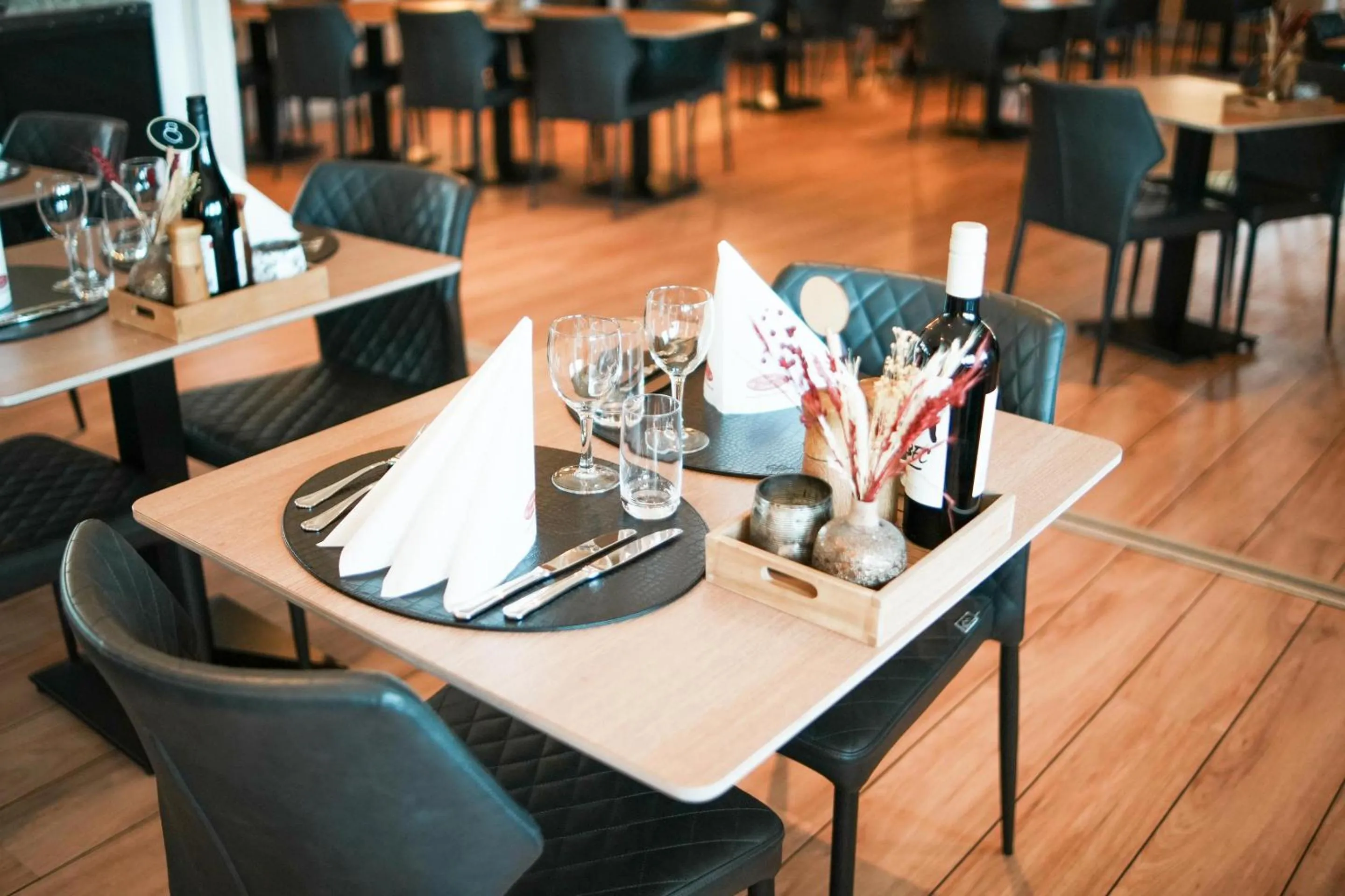 Restaurant/places to eat in Hotel Falken