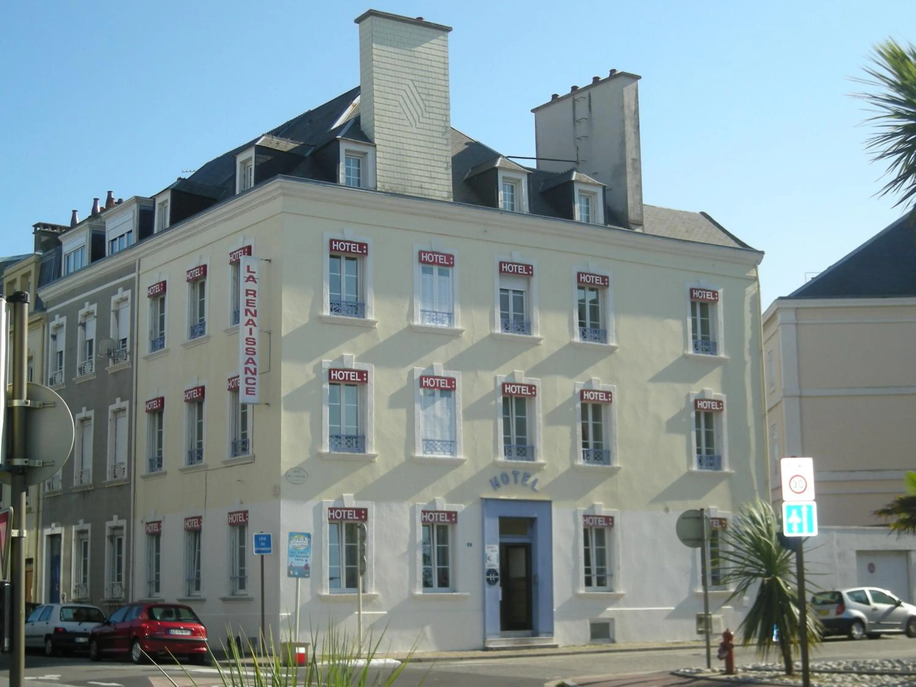 Facade/entrance in Hotel La Renaissance