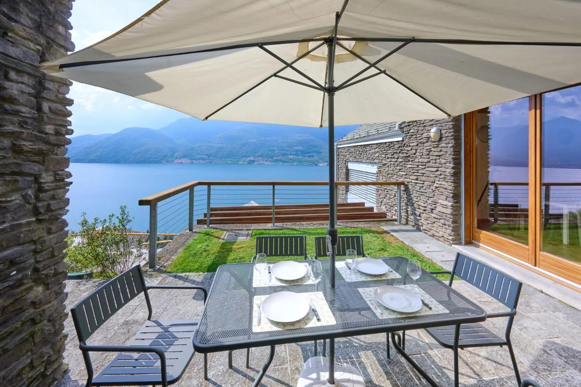 Property building in Paradiso del lago
