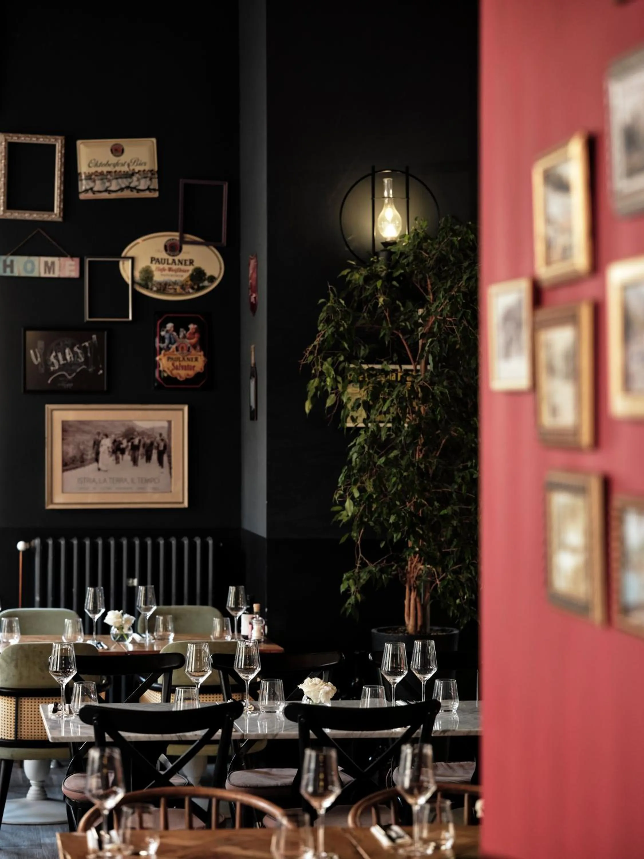 Restaurant/places to eat in Hotel Continental