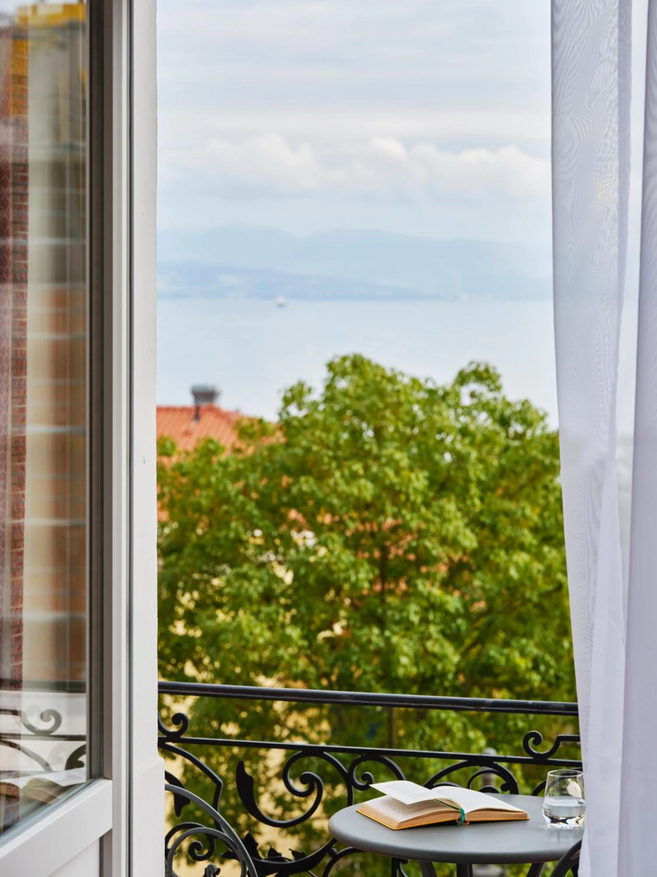 Day in Hotel Continental