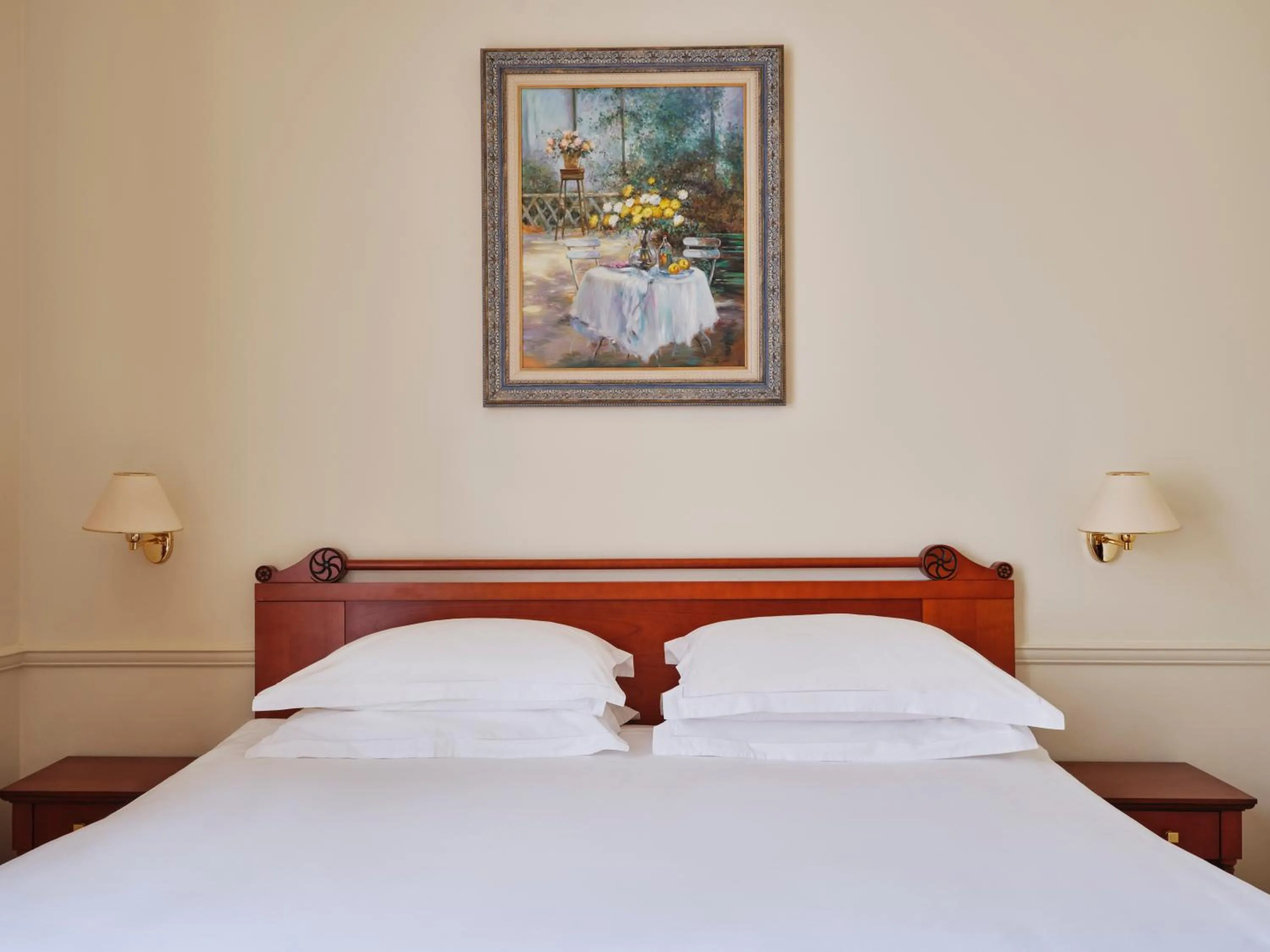 Bed in Hotel Continental