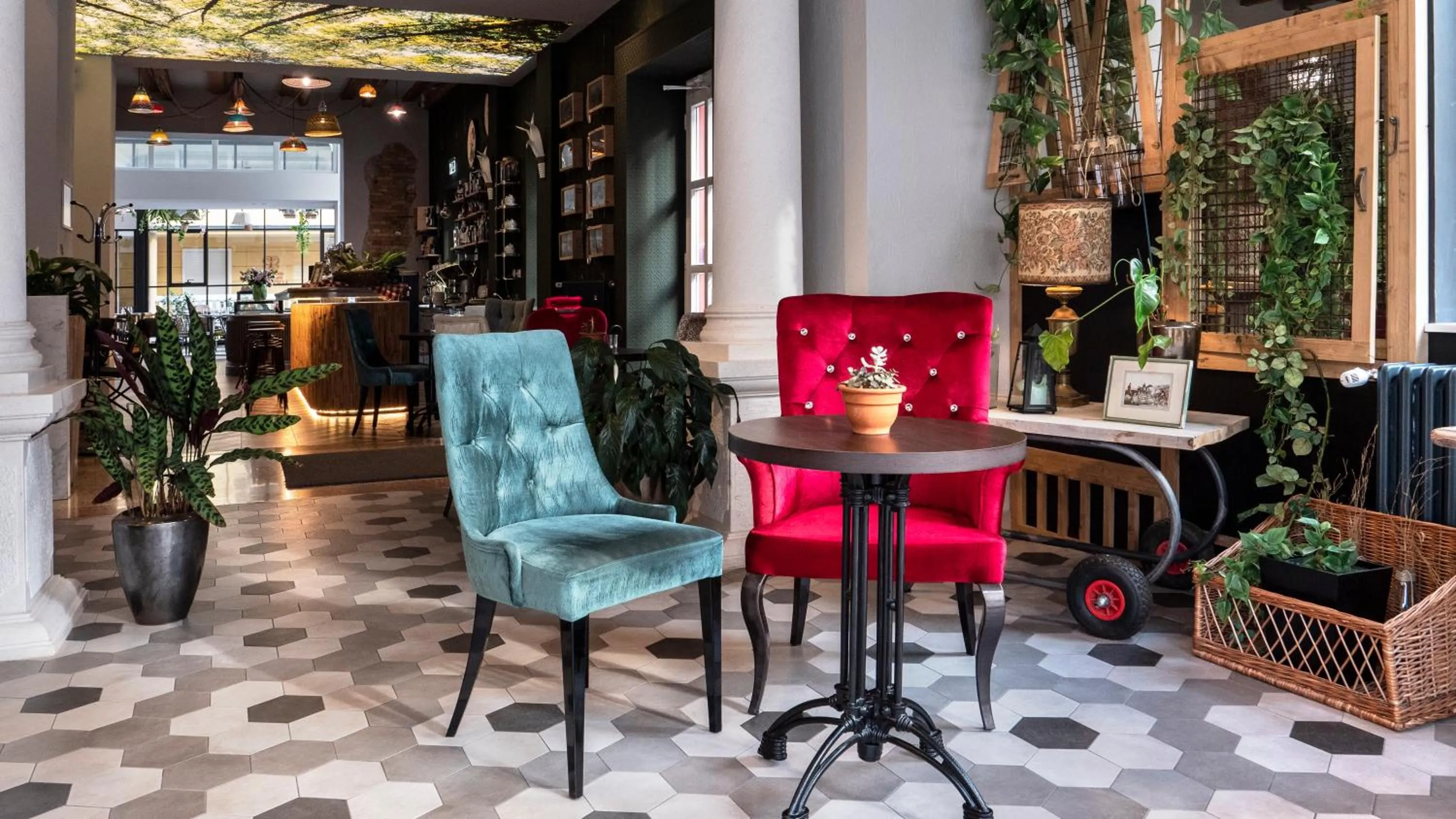 Seating area in Hotel Continental