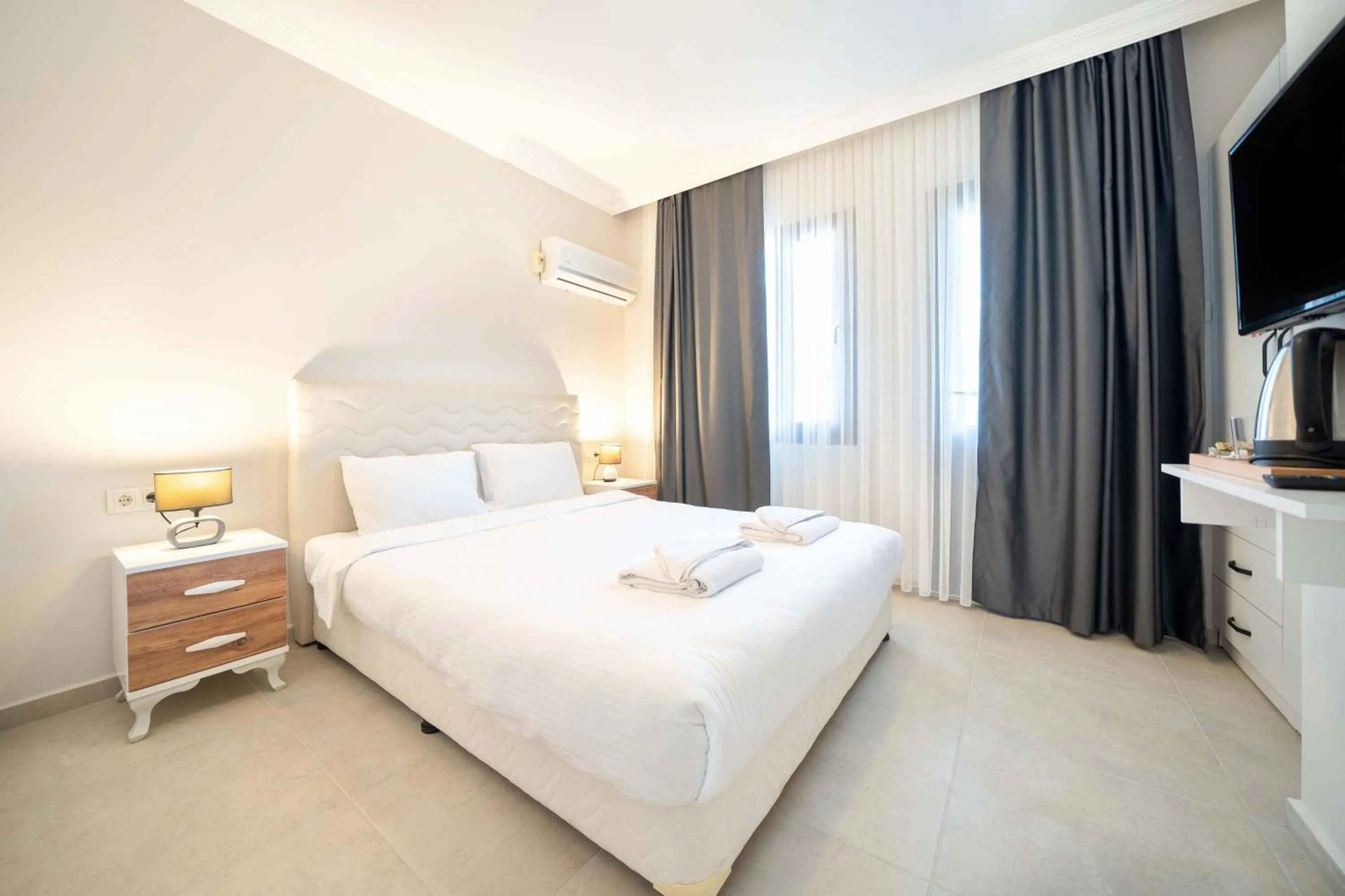 Bed in Dedeminn Garden Hotel