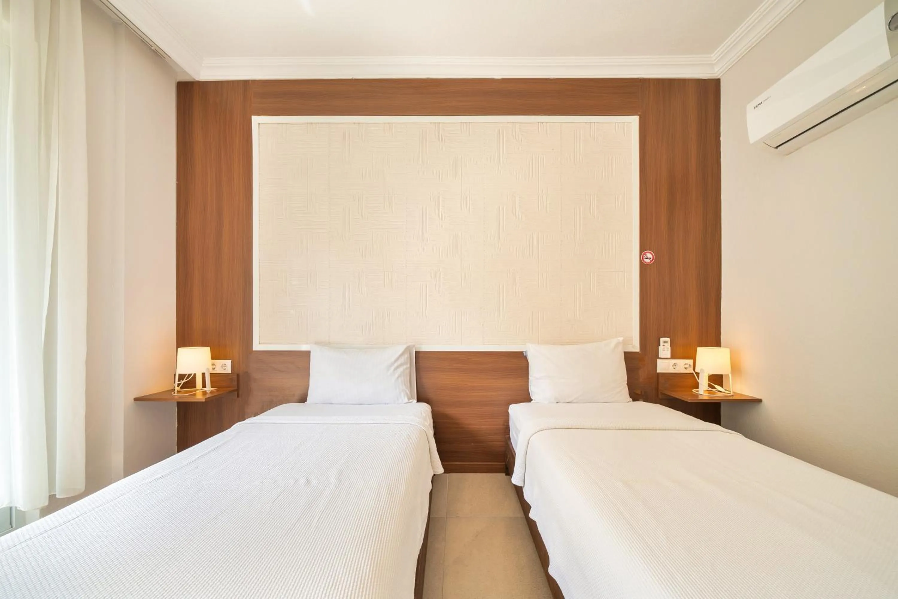 Bed in Dedeminn Garden Hotel