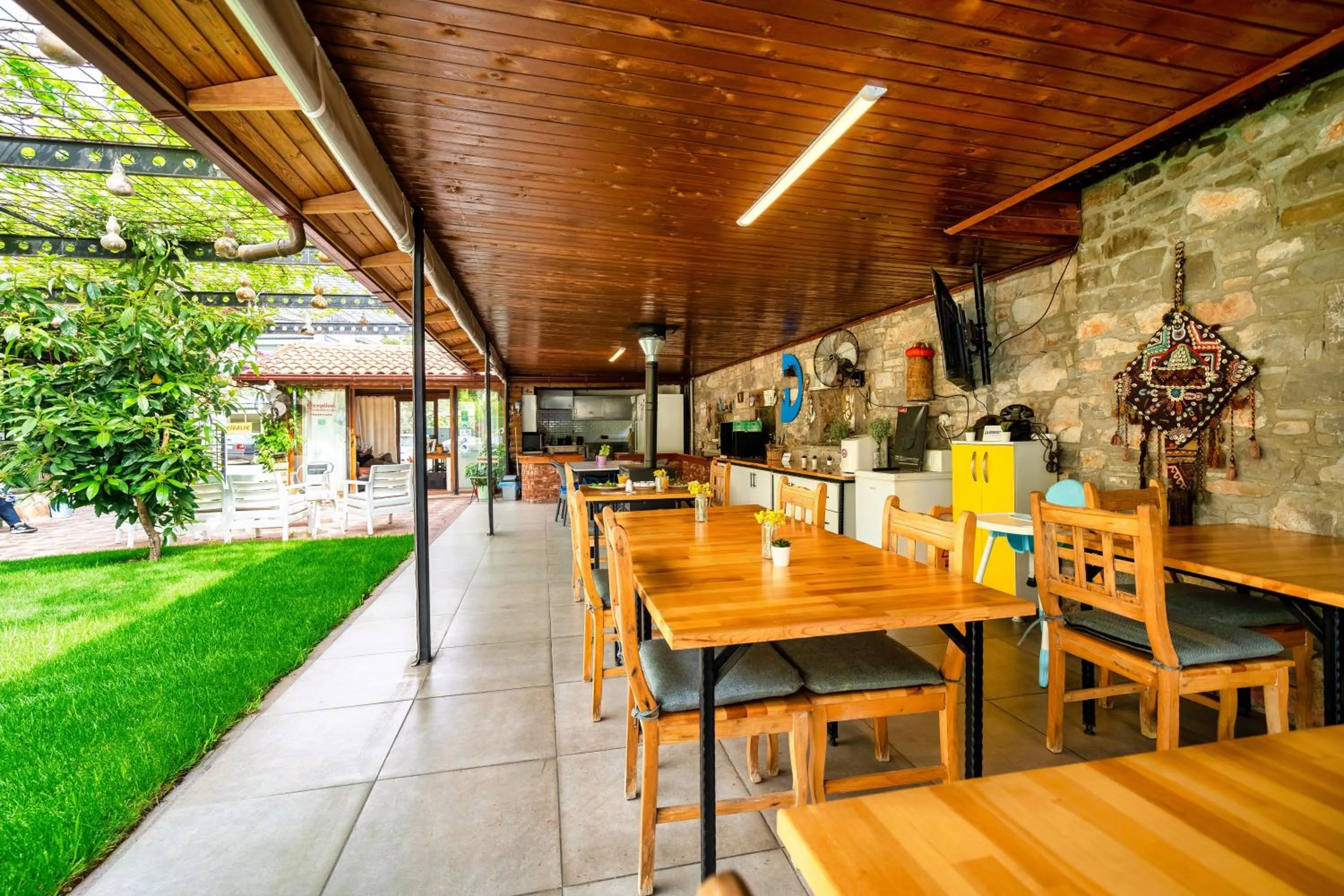 Patio in Dedeminn Garden Hotel