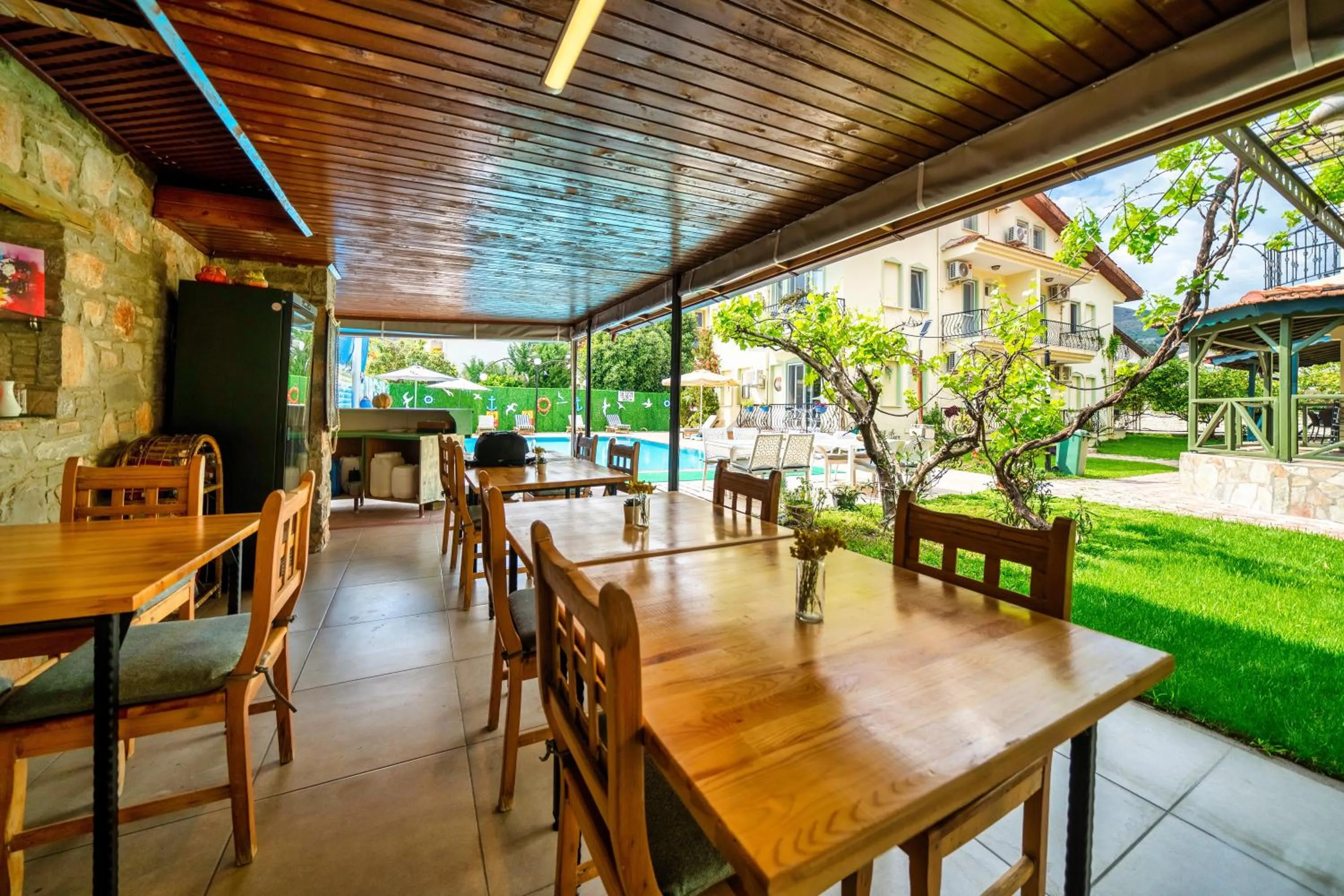 Patio in Dedeminn Garden Hotel