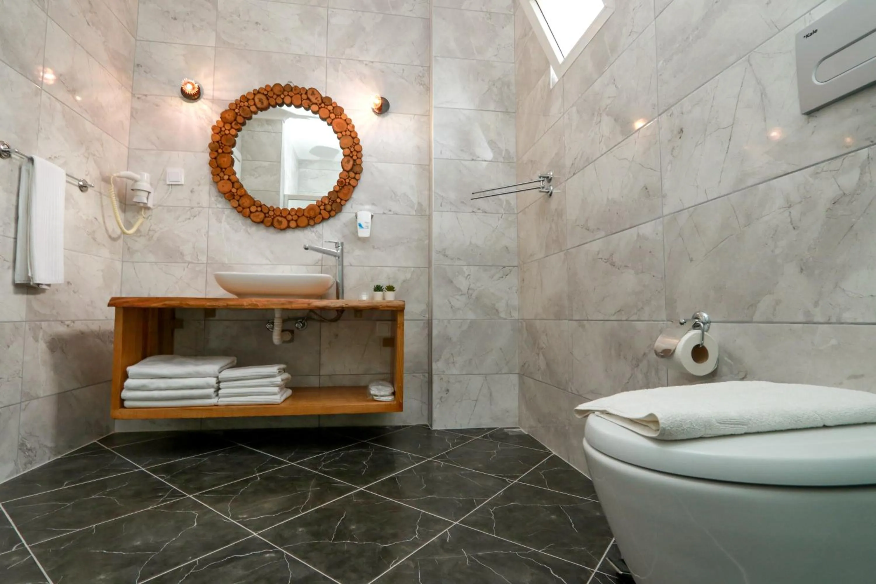 Shower in Dedeminn Garden Hotel