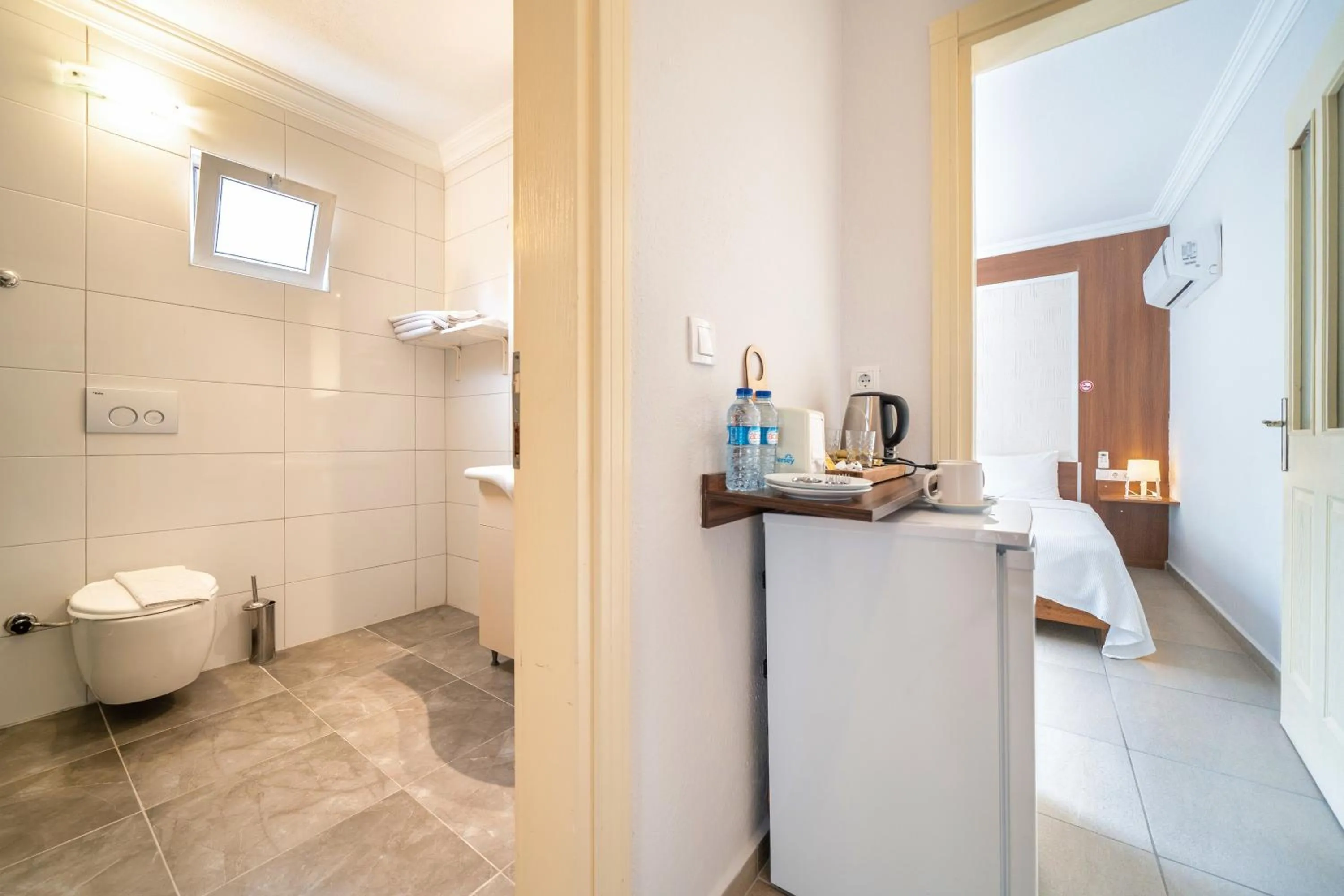 Shower in Dedeminn Garden Hotel