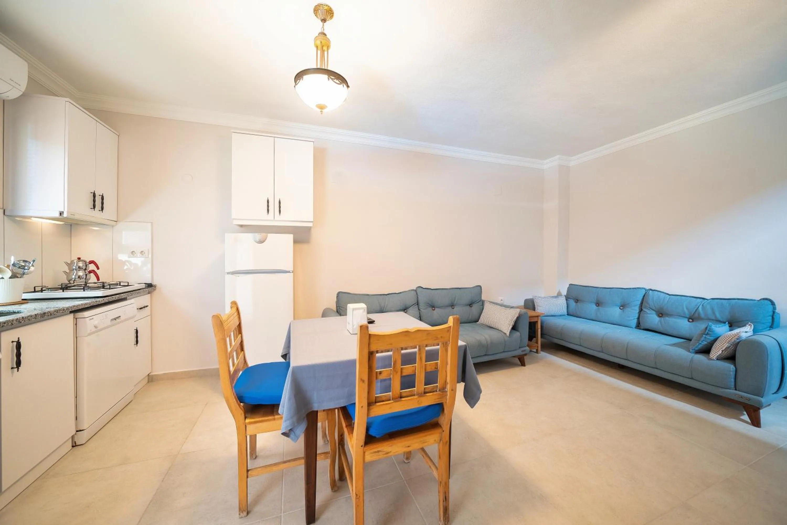 Kitchen or kitchenette in Dedeminn Garden Hotel